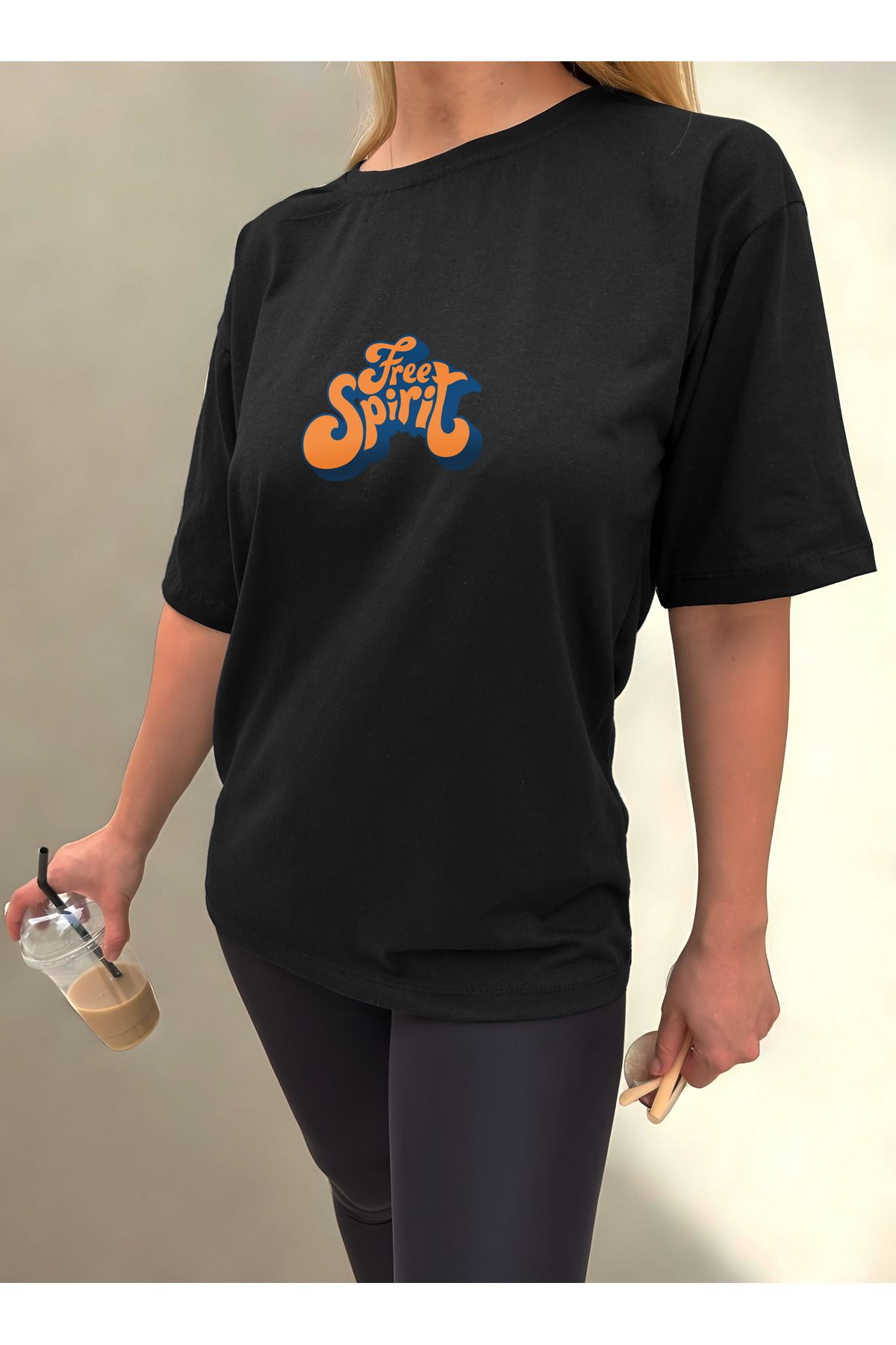 ClubSpaceAstro Kadın Oversize Free Spirit Baskılı Tişört – Özgür Ruhlara Özel Tasarım