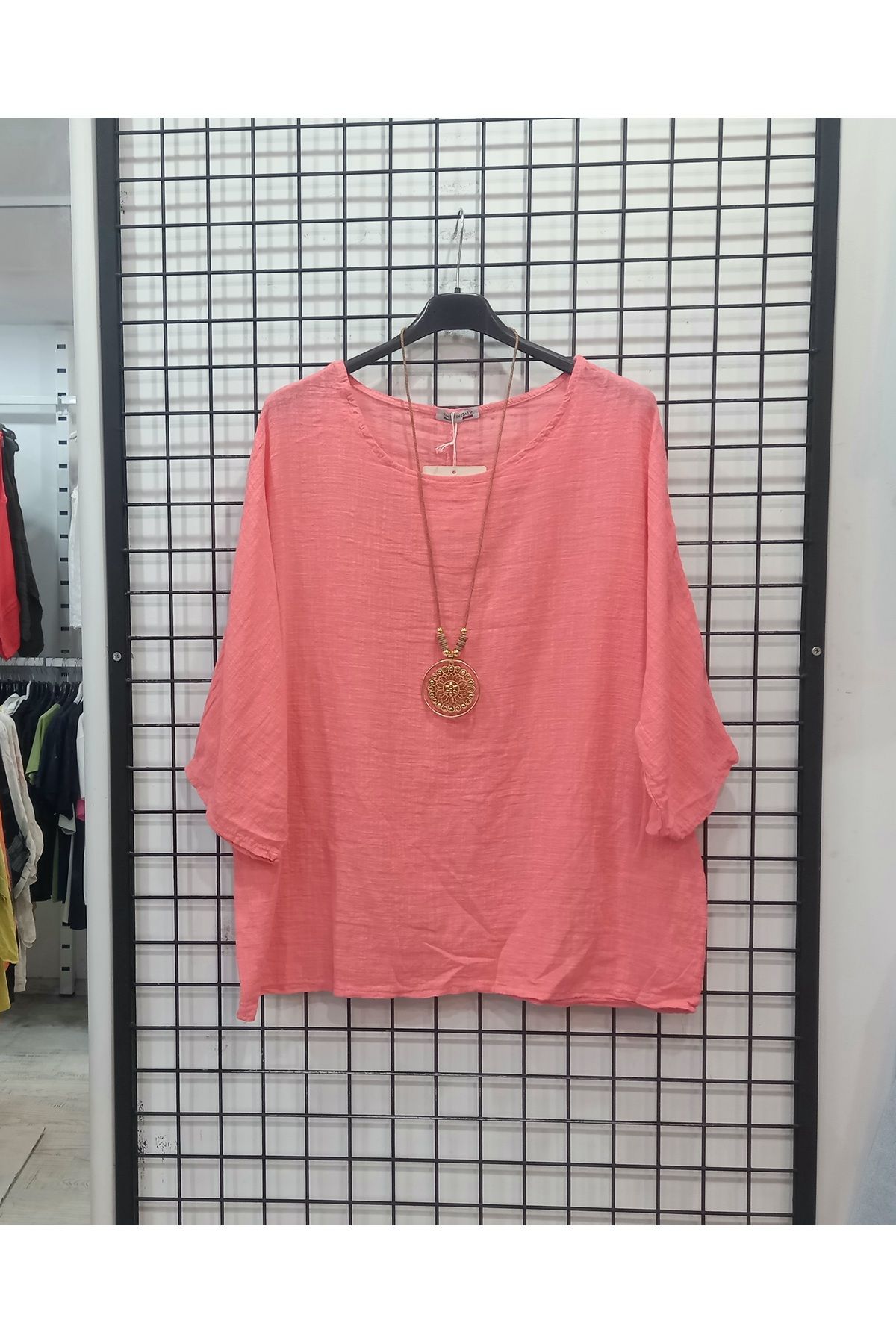 Butik Şans Düz Renk Kolye Detaylı İtalyan Bluz