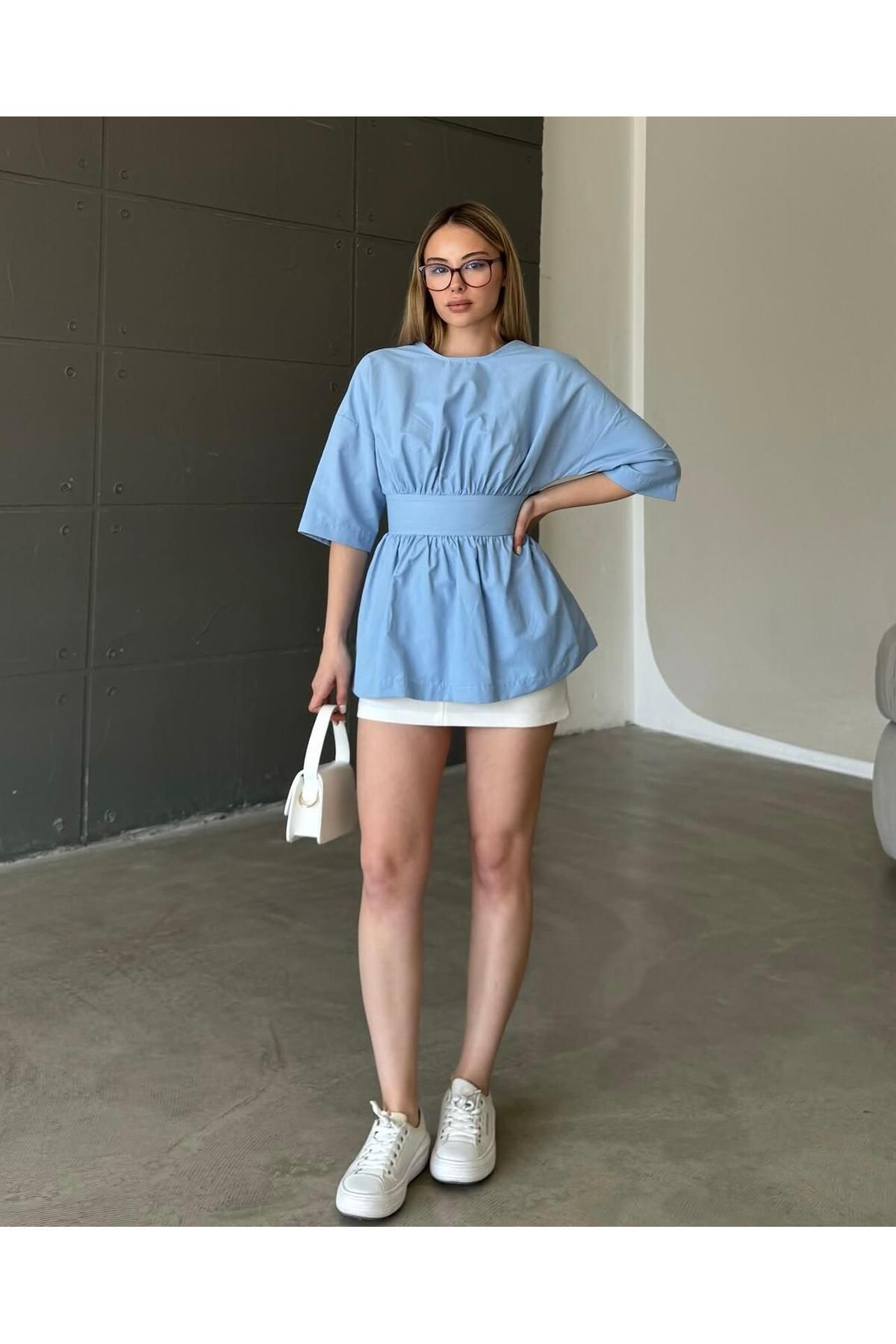 Büşra Ayhan Sırt Dekolteli Poplin Gömlek