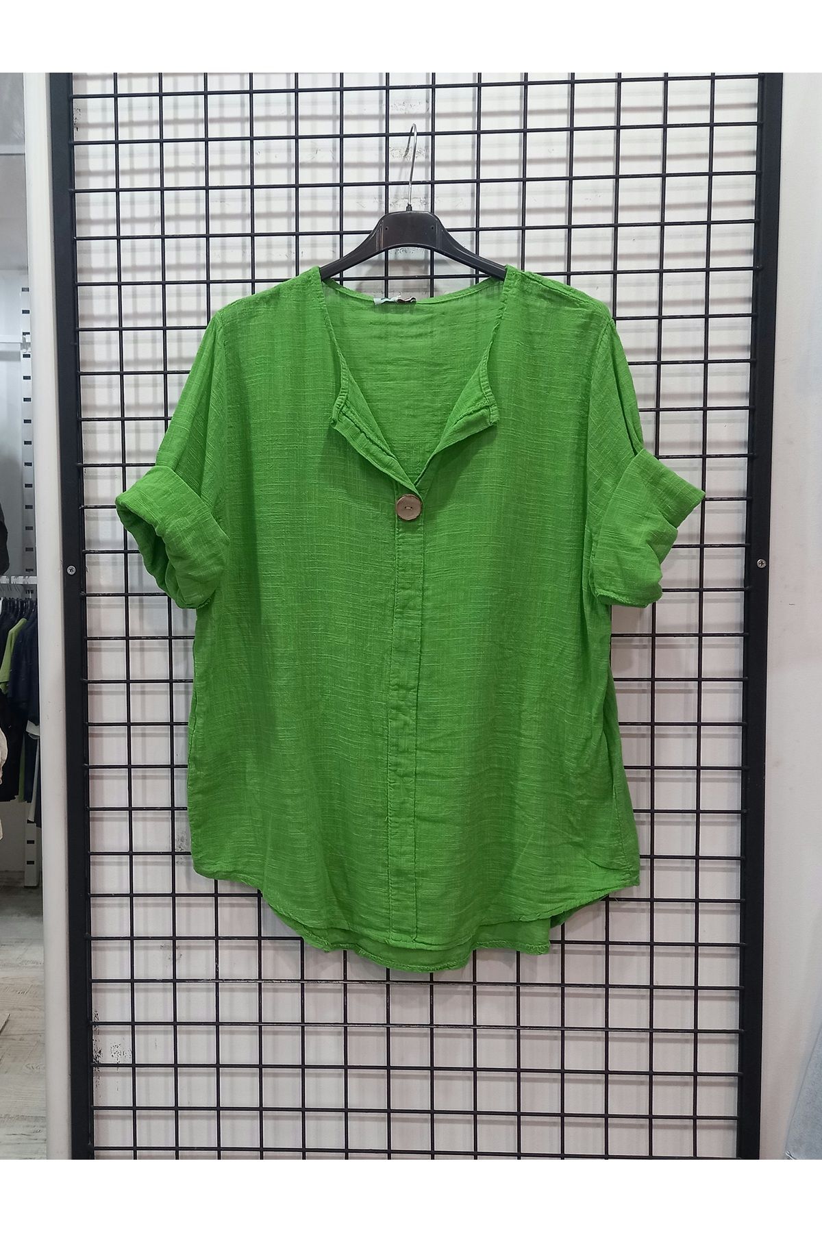 Butik Şans Düğme Detaylı Düz Renk Truvakar Kol İtalyan Bluz