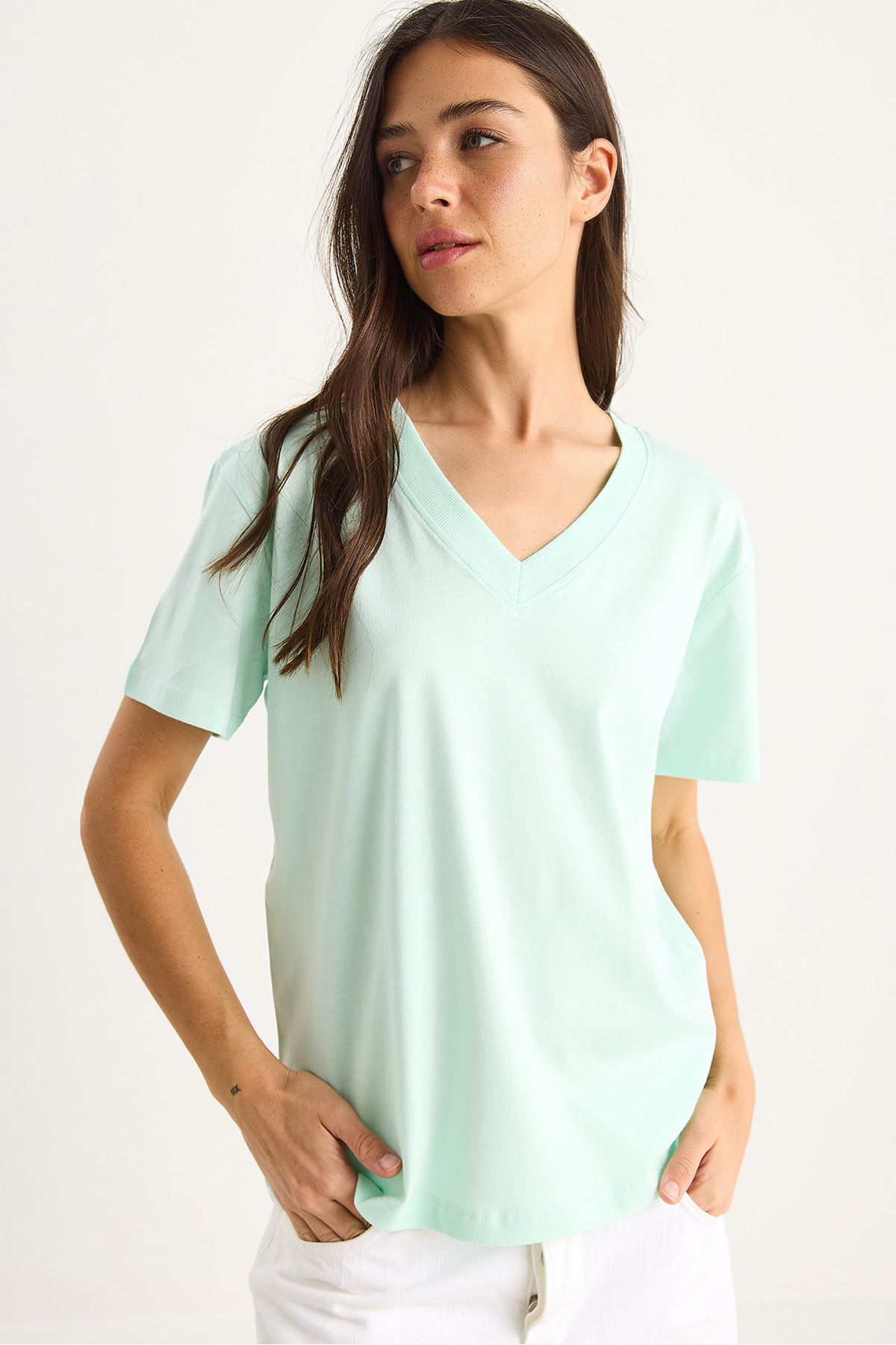 Bianco Lucci Kadın %100 Organik Pamuk Derin V Yakalı Comfort Fit T-Shirt 60602066
