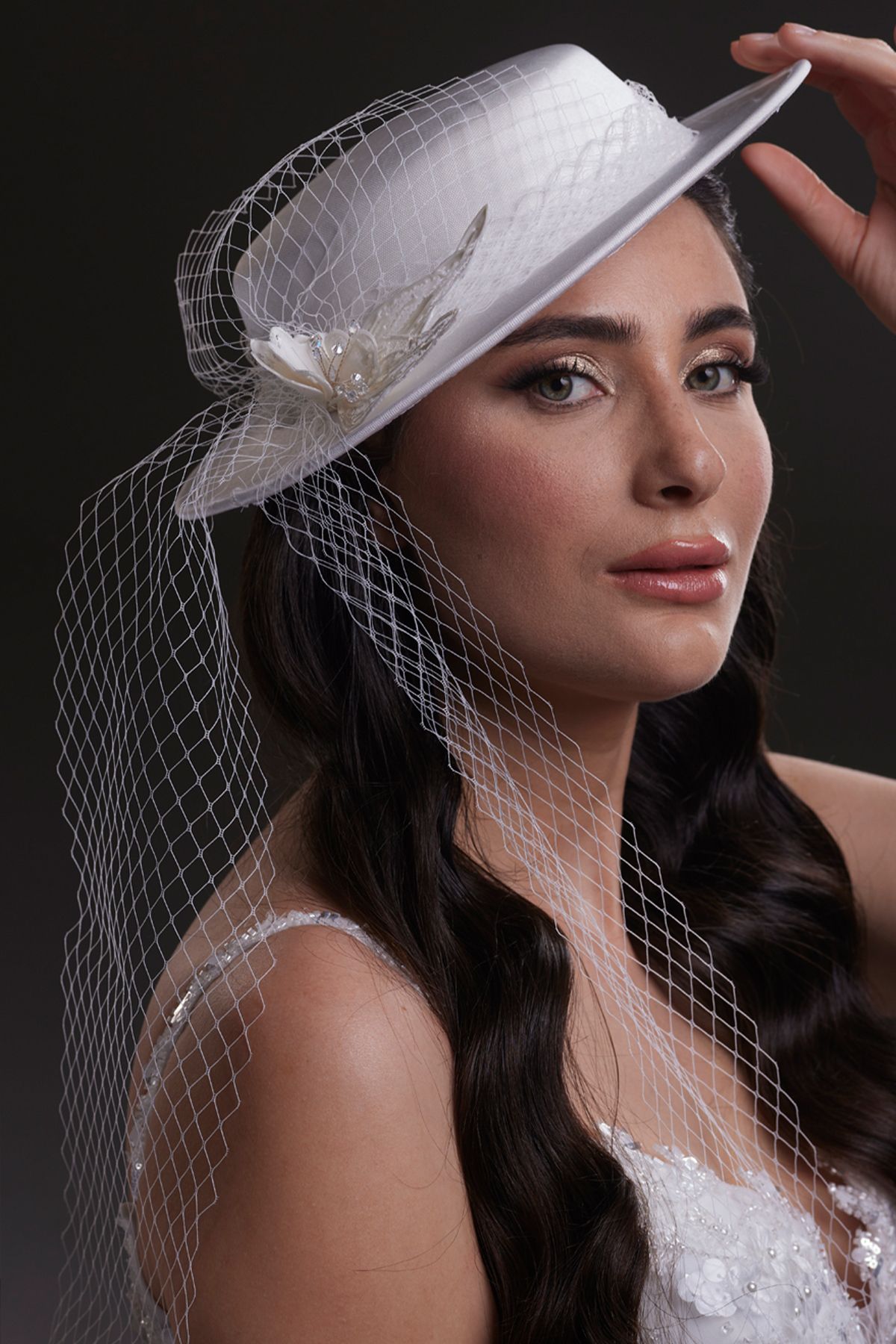 Hayalperest boncuk Vintage Esintili Kafes Tüllü Beyaz Fascinator