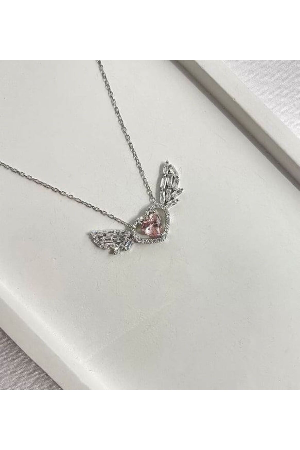 Herşey Nota Pembe Kalp Taşlı Melek Kanadı Kolye – Zirkon Taşlı Gold Renk Paslanmaz Çelik 55 cm Kadın Kolye