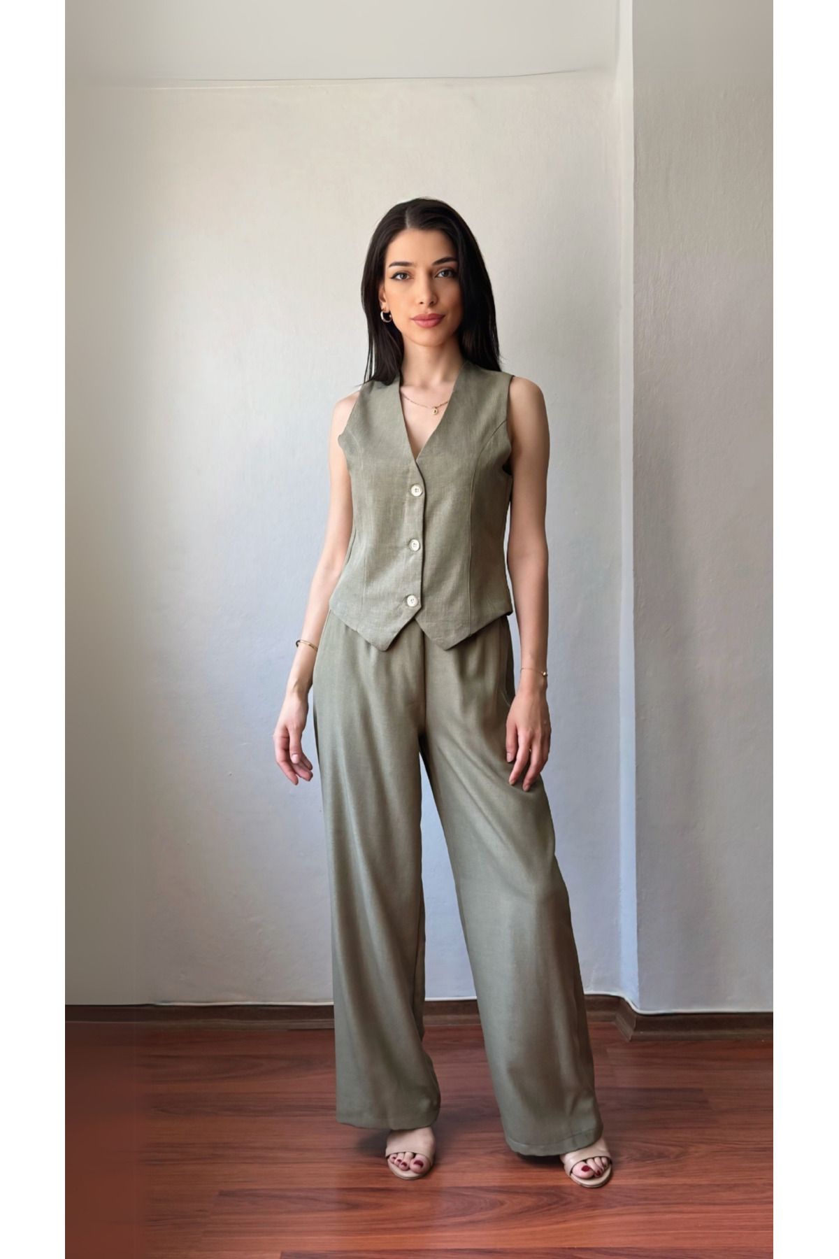 Butik Haki Renk Keten Takım – Modern Yelek Pantolon Kombini Kadın