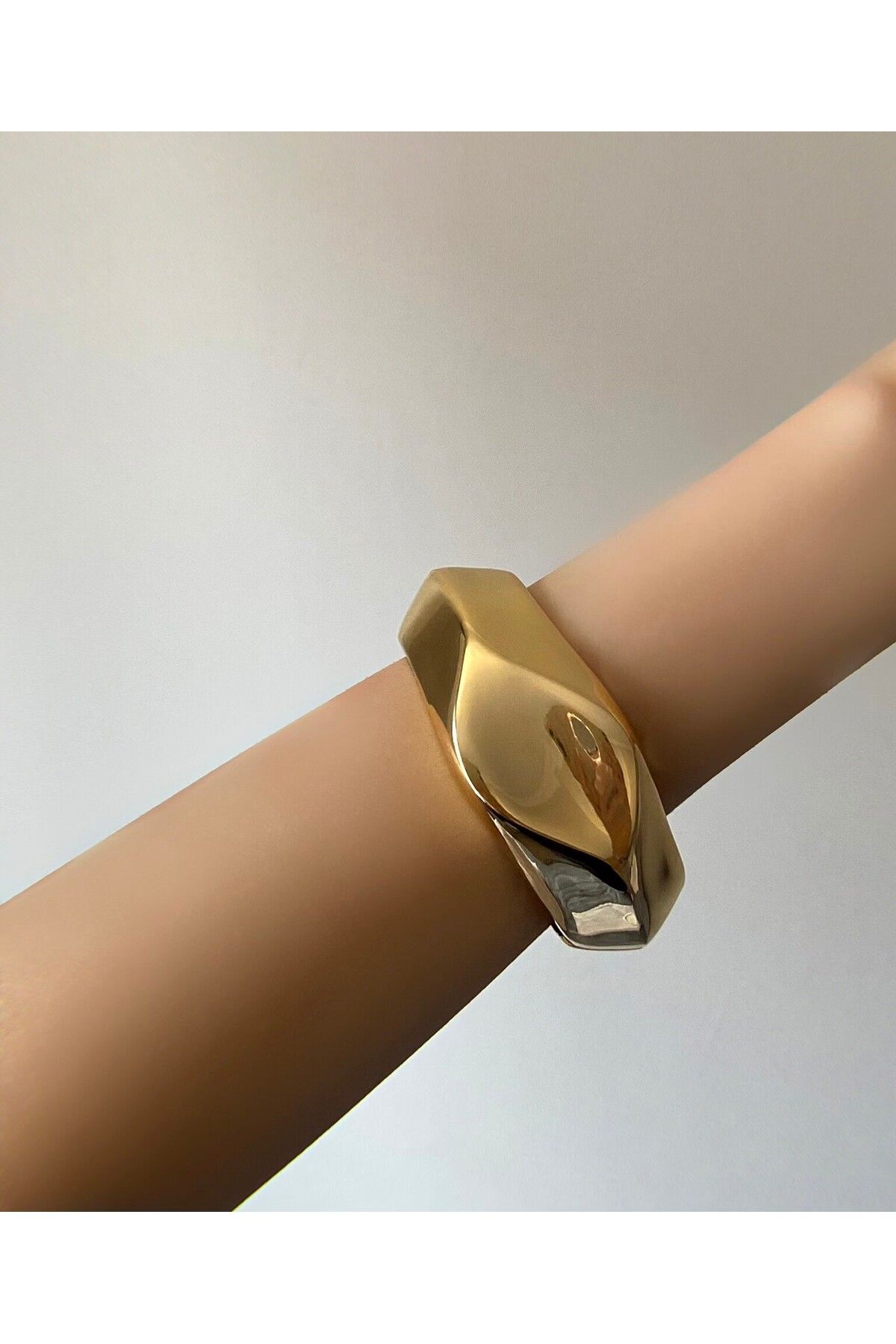 Bijoura Studio Asimetrik Desen Gold Kelepçe Bileklik