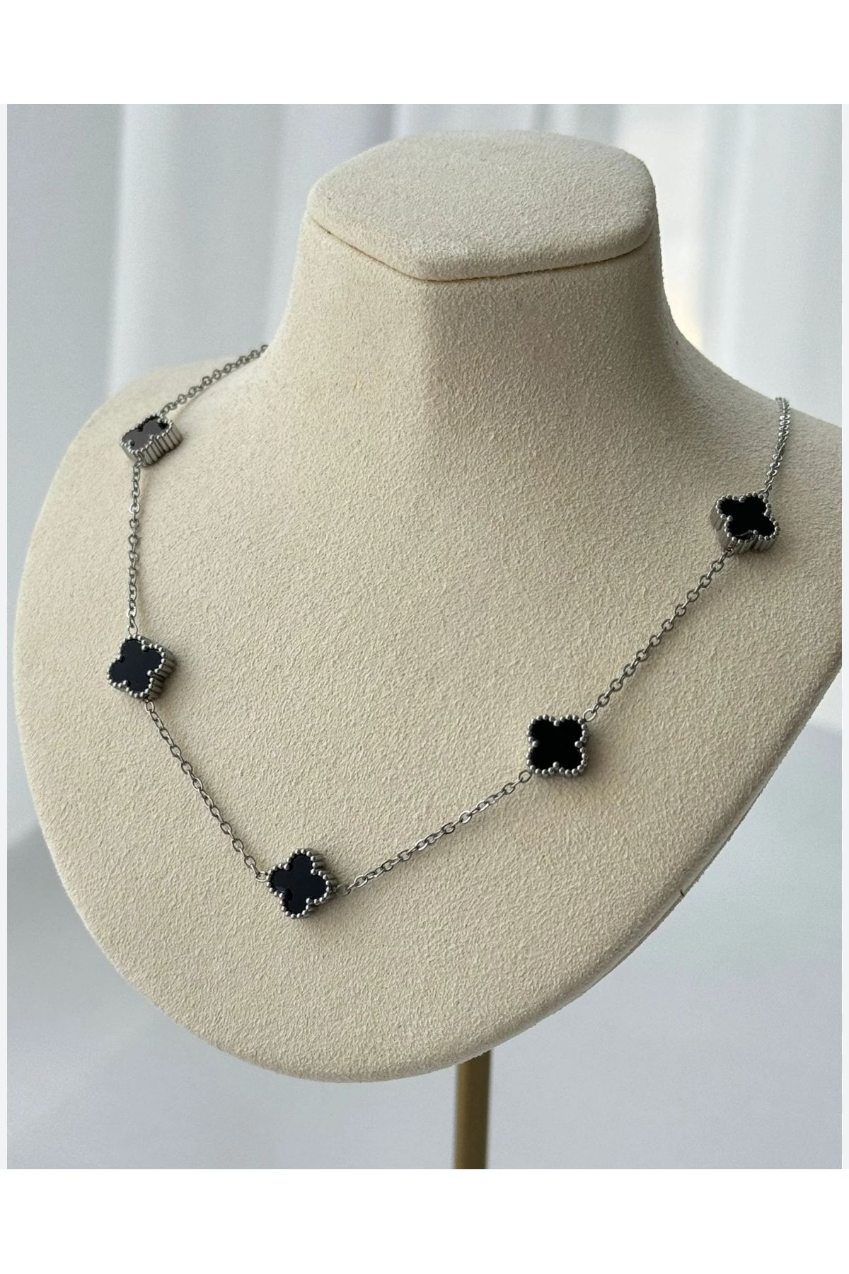 HND collection Zincirli Siyah Yonca Kadın Kolye Minimal ve Şık Takı Modeli