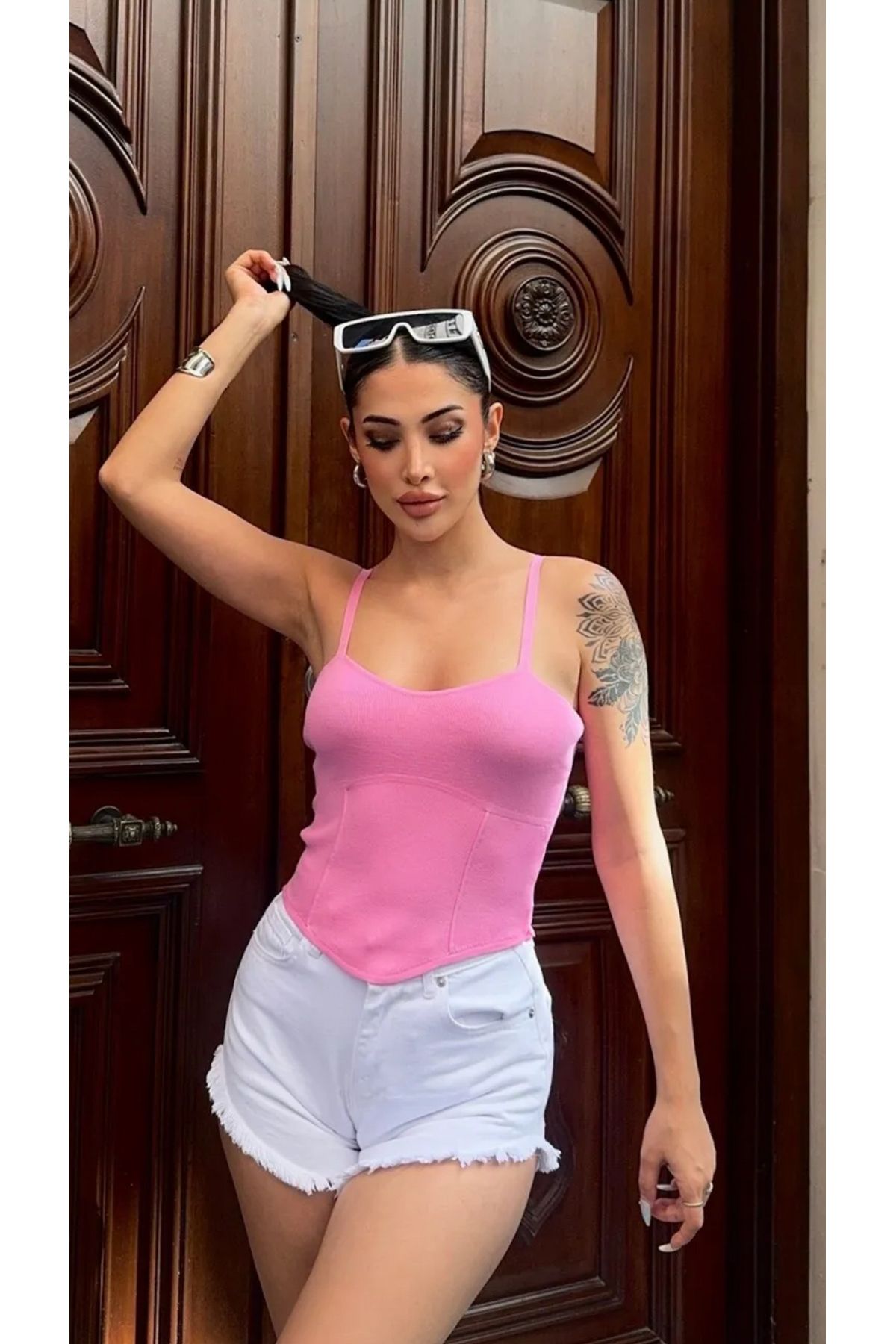 Noi Belis Crop V Yaka Korse Detaylı Askılı İnce Yazlık Bluz SS25BZ0021