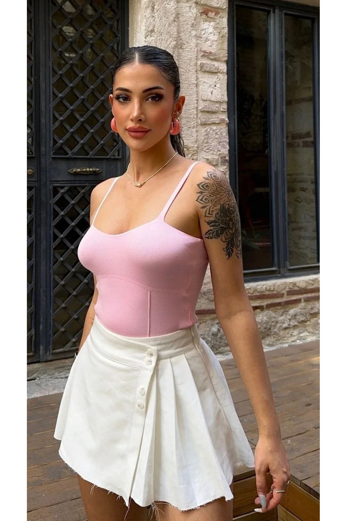 Noi Belis Crop V Yaka Korse Detaylı Askılı İnce Yazlık Bluz SS25BZ0021