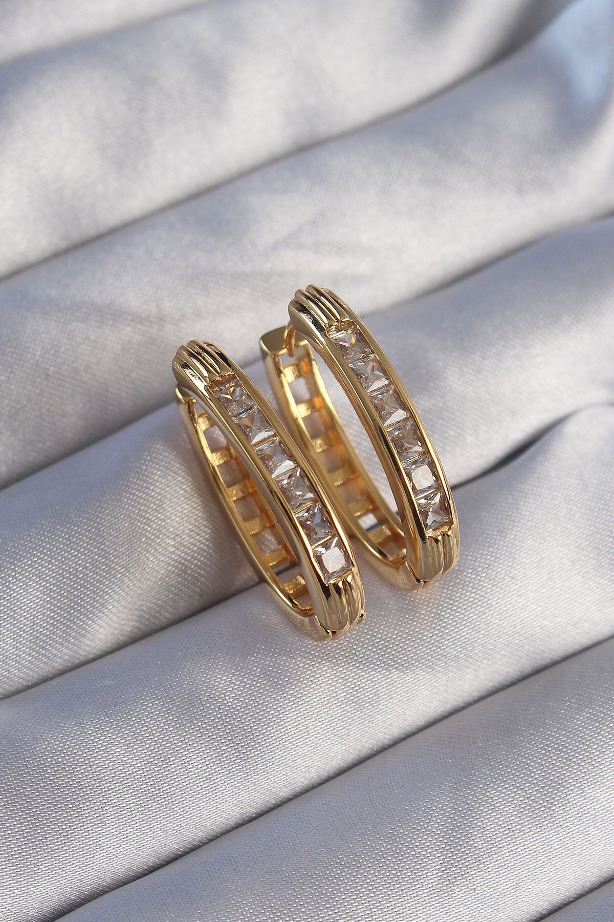 sinerjim Pirinç Gold Renk Zirkon Taşlı Oval Model Küpe