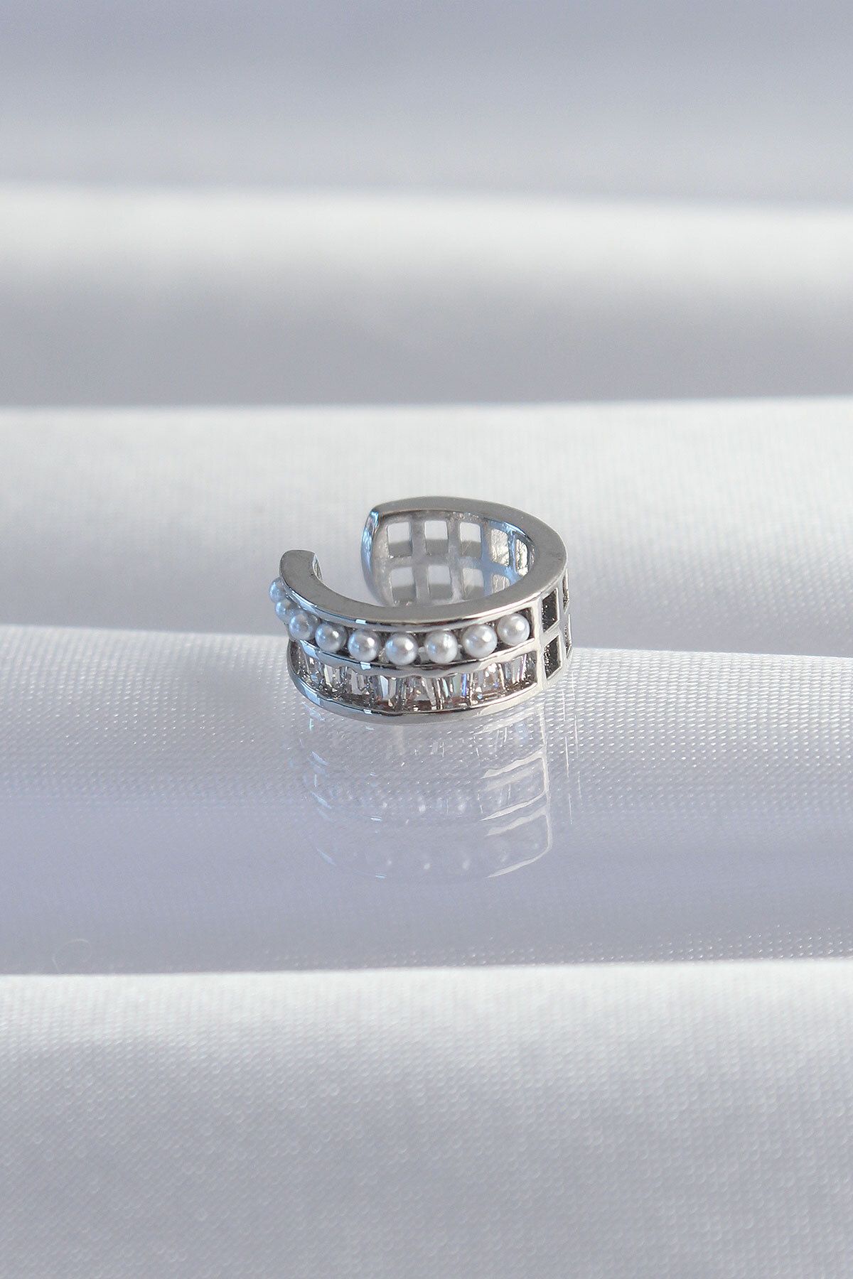 sinerjim Özel Seri Pirinç Gümüş Renk İncili Baget Taşlı Earcuff Küpe