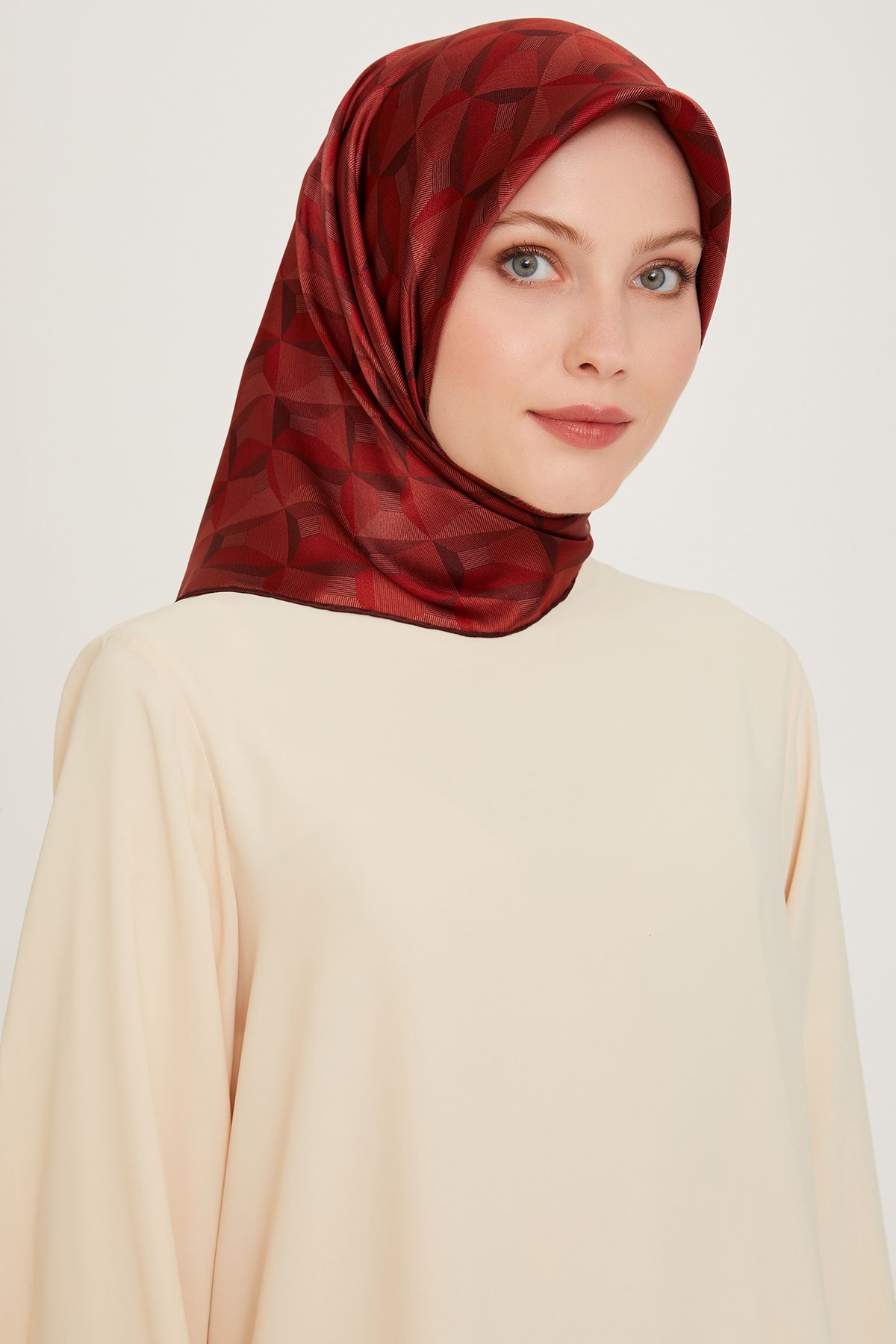 Armine Nostalji Serisi İpek Sura Eşarp 9204DS-56 Geometrik Desen Acı Kahve-Bordo