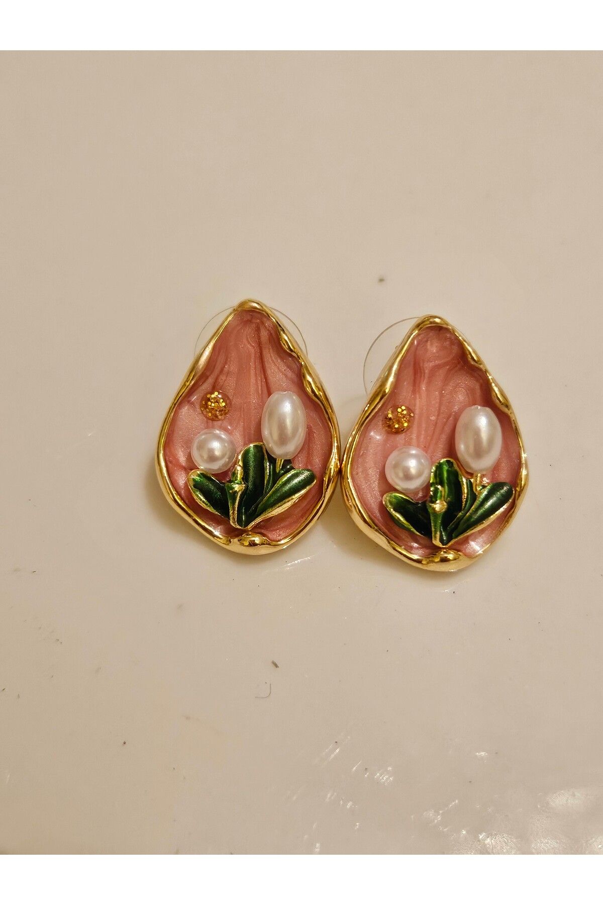 Parıltı Vintage Damla Çiçekli Gold Detaylı Çivi Kadın Küpe
