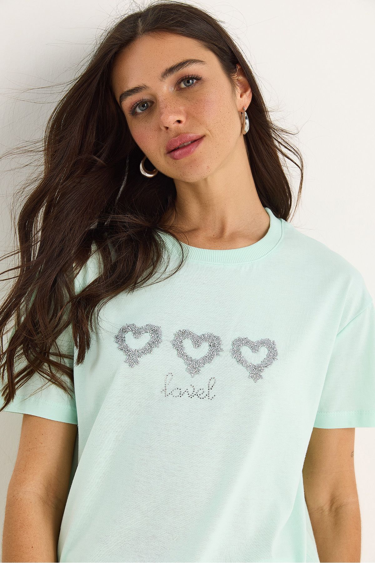 Bianco Lucci Kadın Taşlı Kalp Aksesuarlı Normal Kalıp Pamuklu T-Shirt 60602069