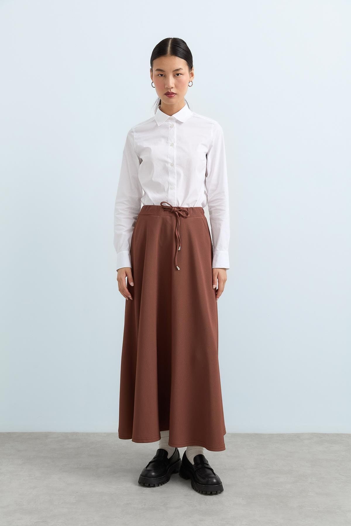 Nihan Beli Bağcıklı Basic Örme Etek Kahve