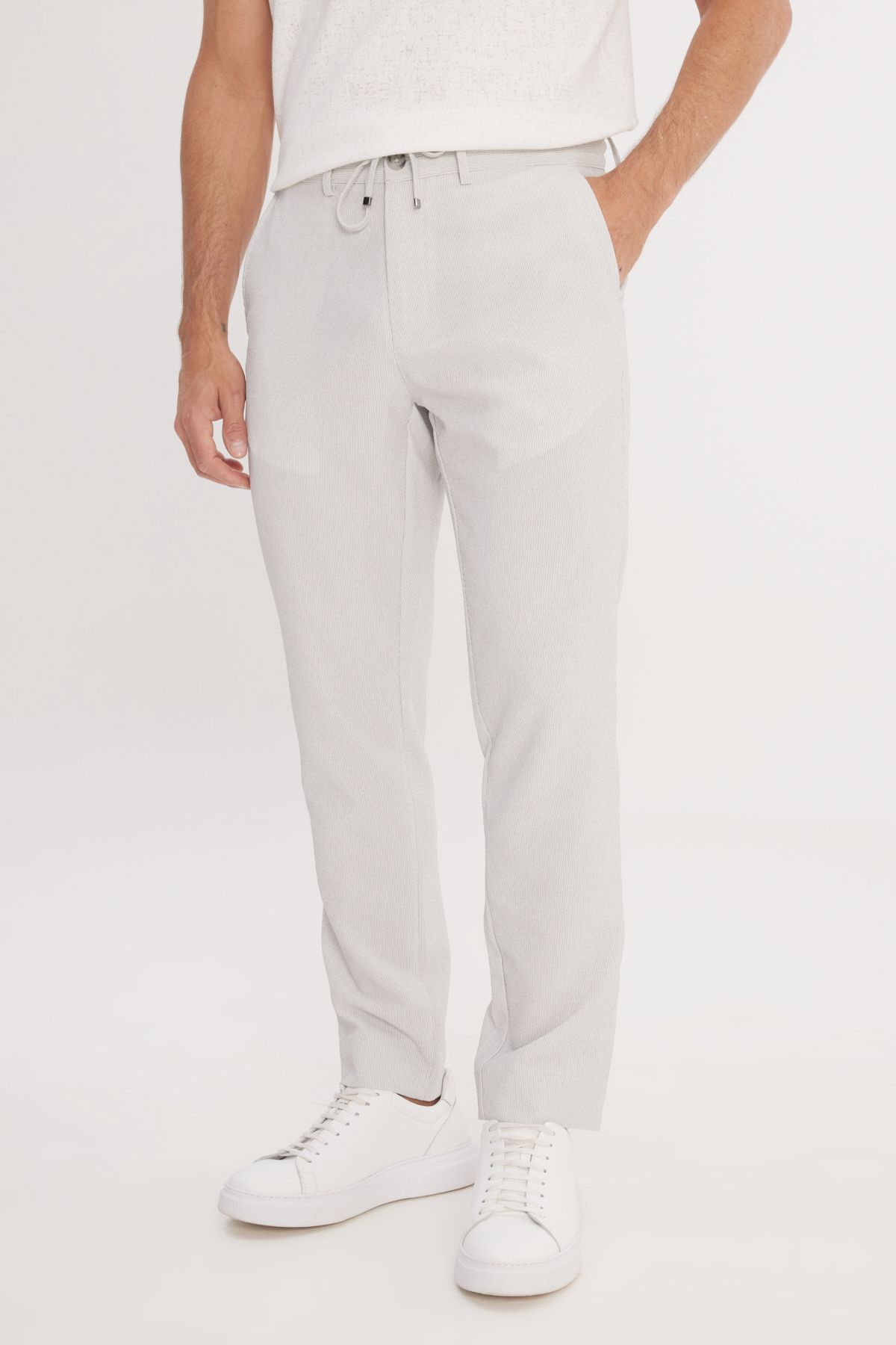 AC&Co / Altınyıldız Classics Erkek Gri Slim Fit Dar Kesim Beli Bağlamalı Çizgili Yan Cepli Casual Jogger Pantolon