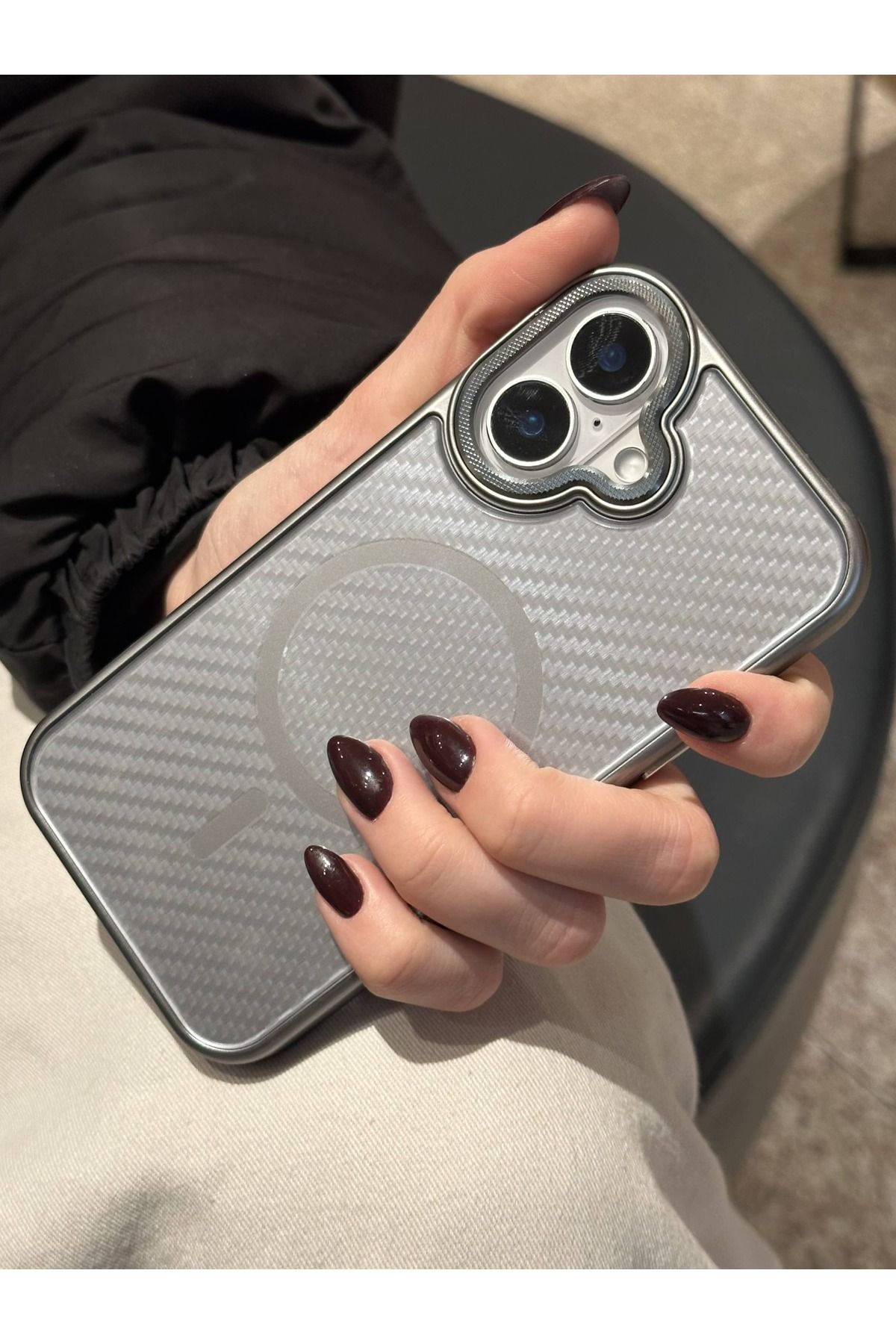 Paladyum Case iPhone 16 Plus Uyumlu Titanyum Gri Karbon Fiber MagSafe Özellikli Kılıf