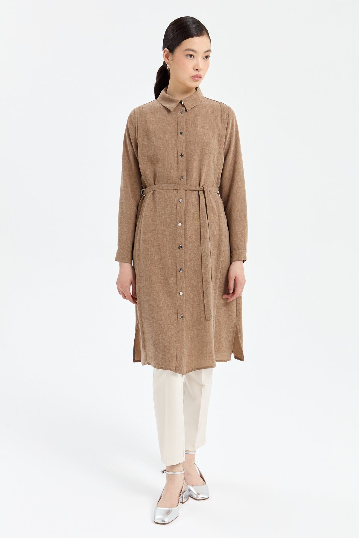 Nihan Beli Kemer Detaylı Gömlek Yaka Tunik Camel