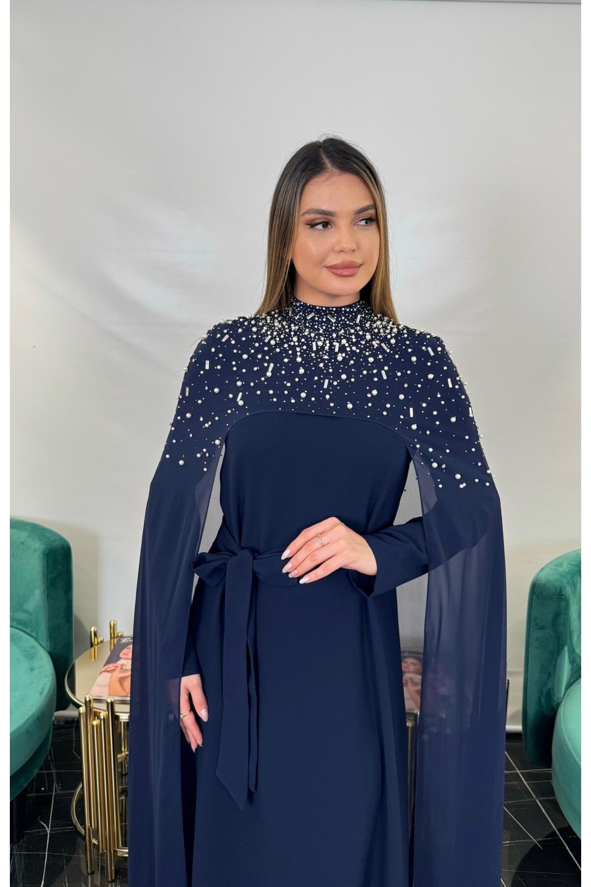 White Corner 2858 ŞİFON ÜZERİ İNCİ İŞLEMELİ ELBİSE