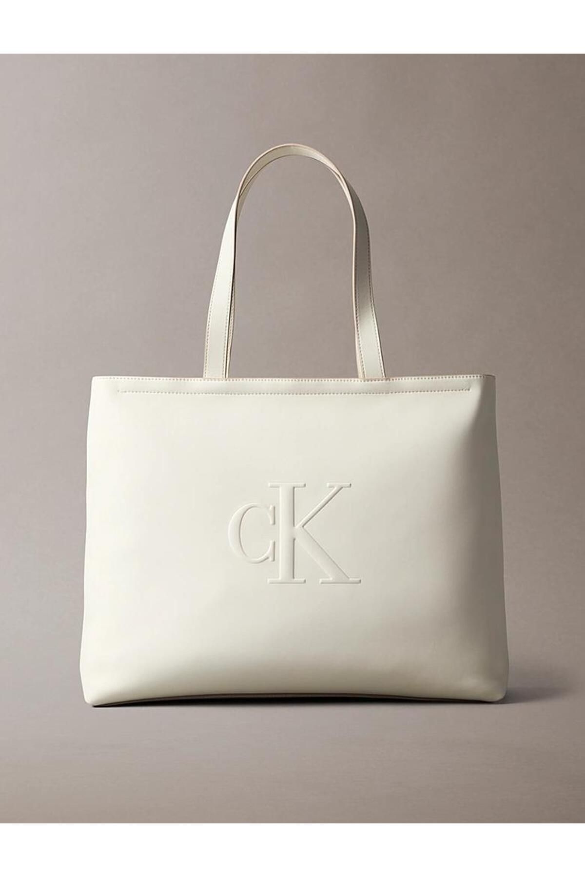 Calvin Klein SCULPTED SLIM TOTE34