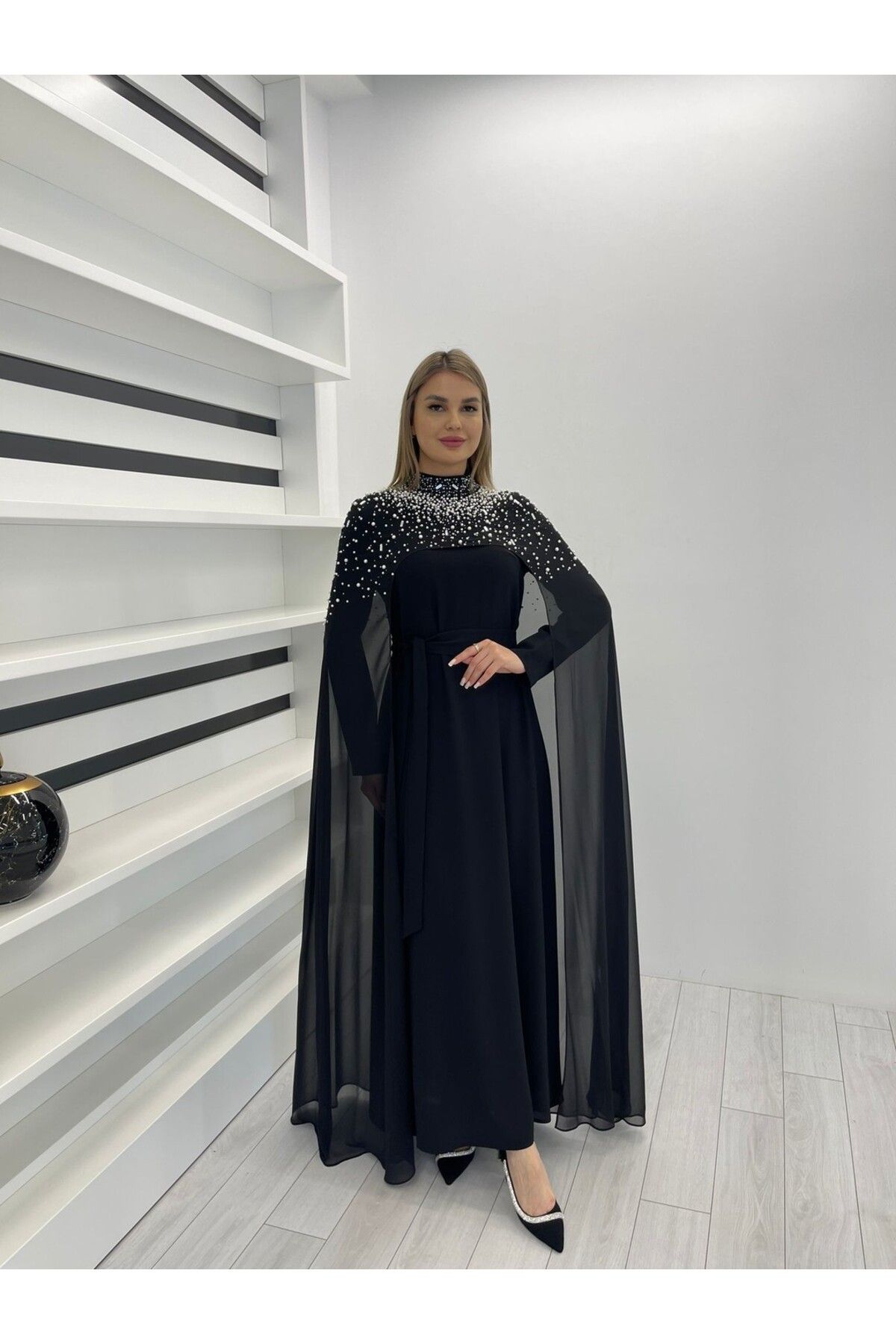 White Corner 2858 ŞİFON ÜZERİ İNCİ İŞLEMELİ ELBİSE