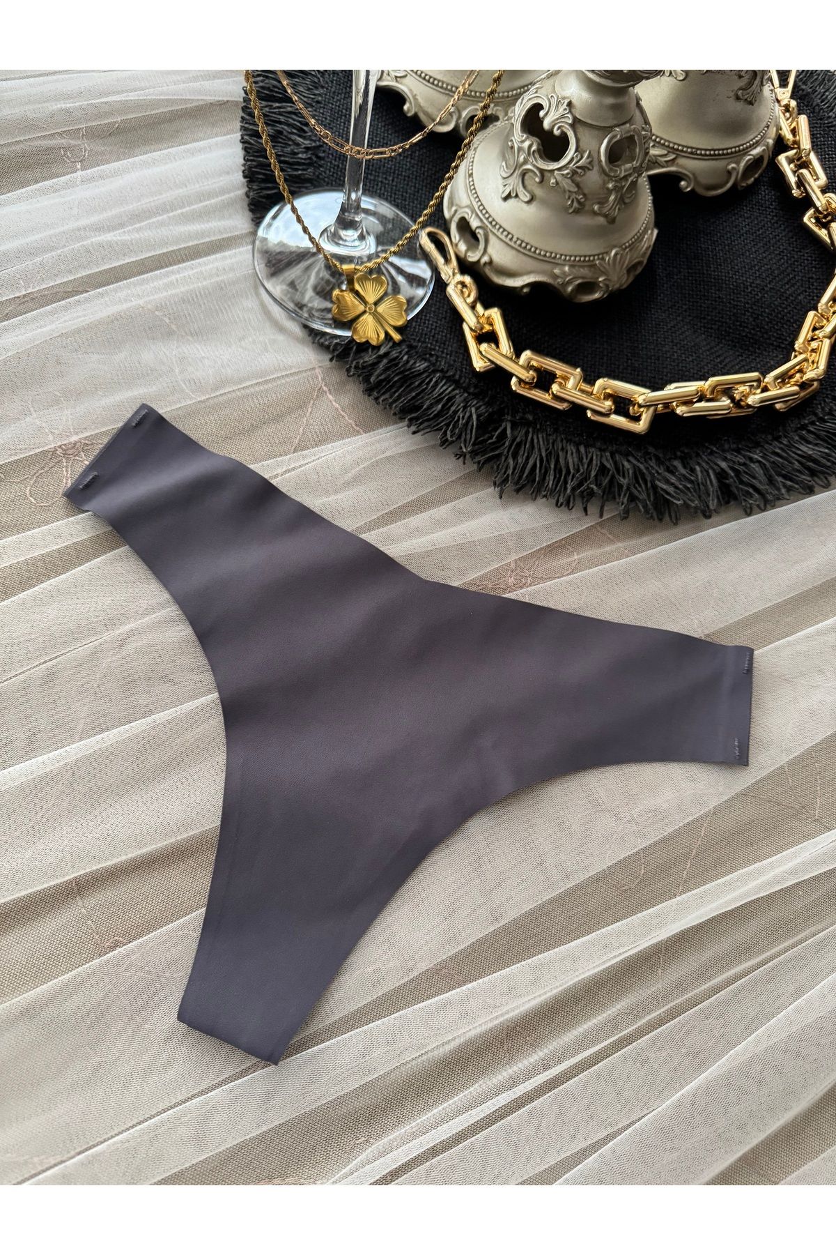 MODA DESENLİ LAZER KESİM DİKİŞSİZ İÇ ÇAMAŞİR