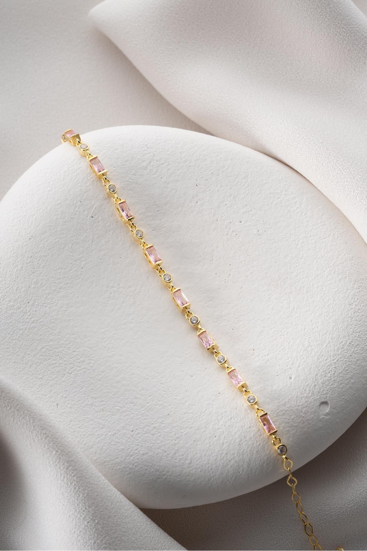 Nereze 925 Ayar Gümüş Gold Sıralı Pembe Taşlı Baget Model Bileklik