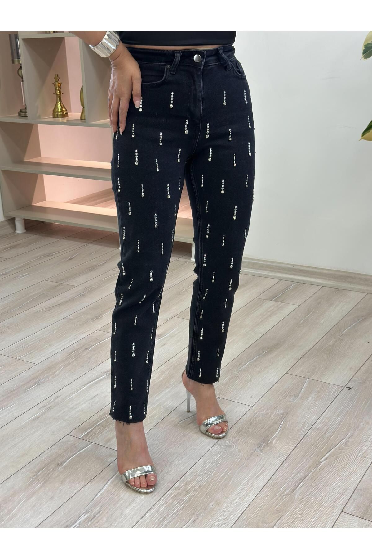 MELTEM TUĞAN Droplı Taş Detaylı Jean SİYAH