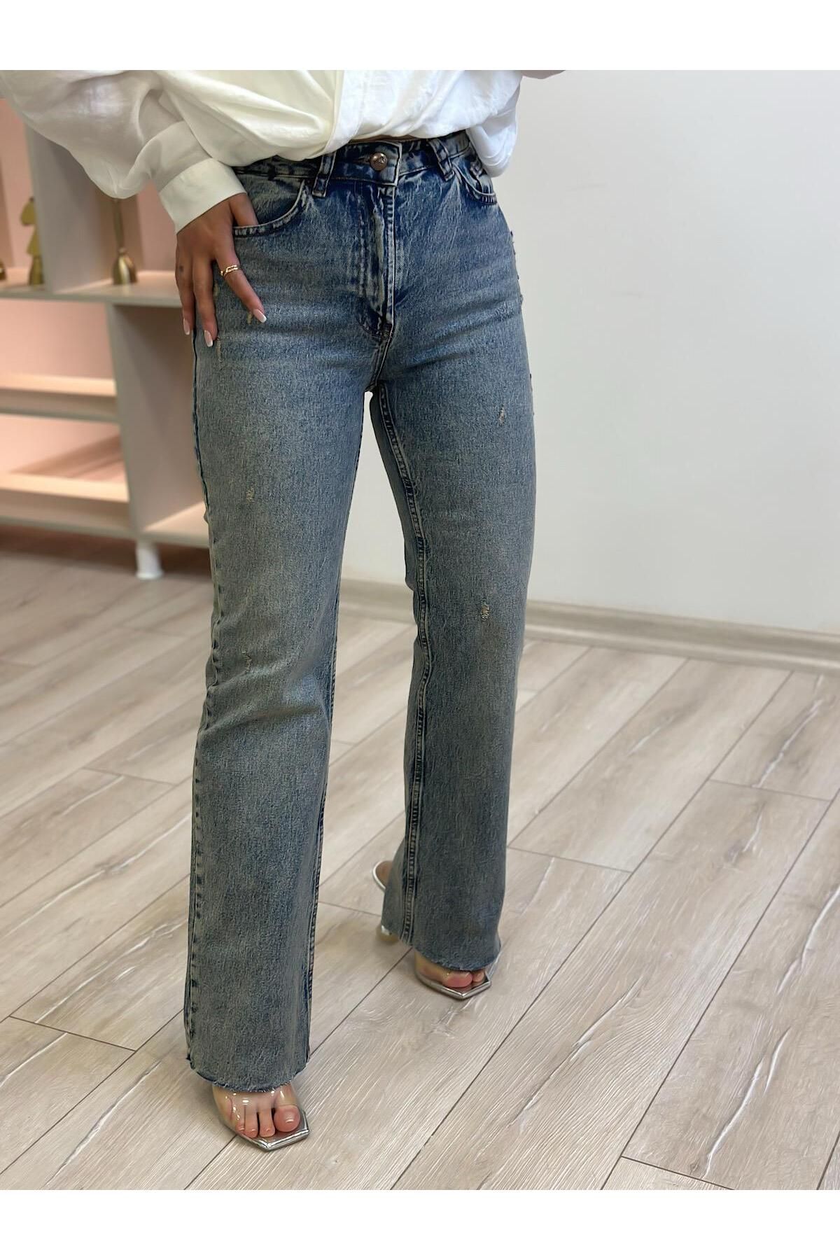 MELTEM TUĞAN Kesik Paça Straight Fit Jean TAŞLANMIŞ MAVİ