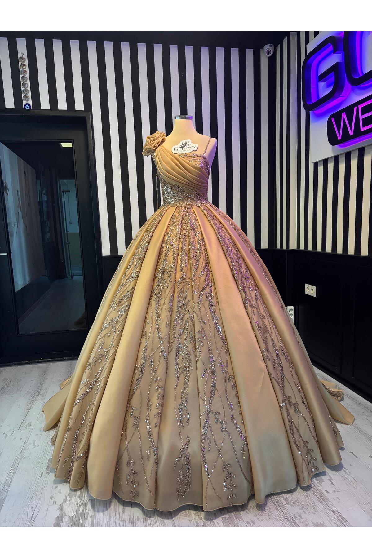 ONE SHOULDER GOLD ENGAGEMENT DRESS WITH FLOWER DETAILED