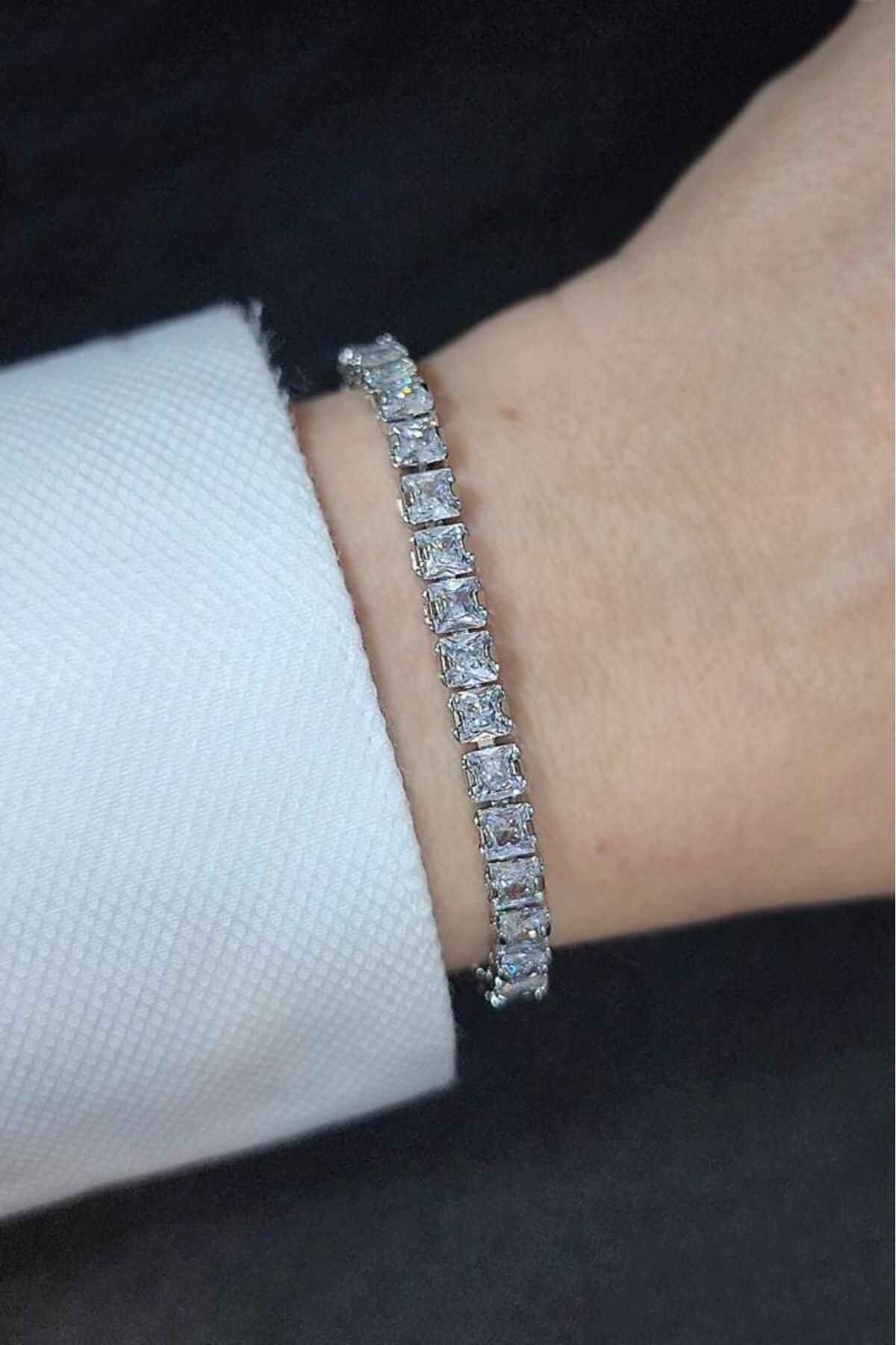 trendy time t & t Zirkon Taşlı 4 mm Kare Su Yolu Kadın Bileklik