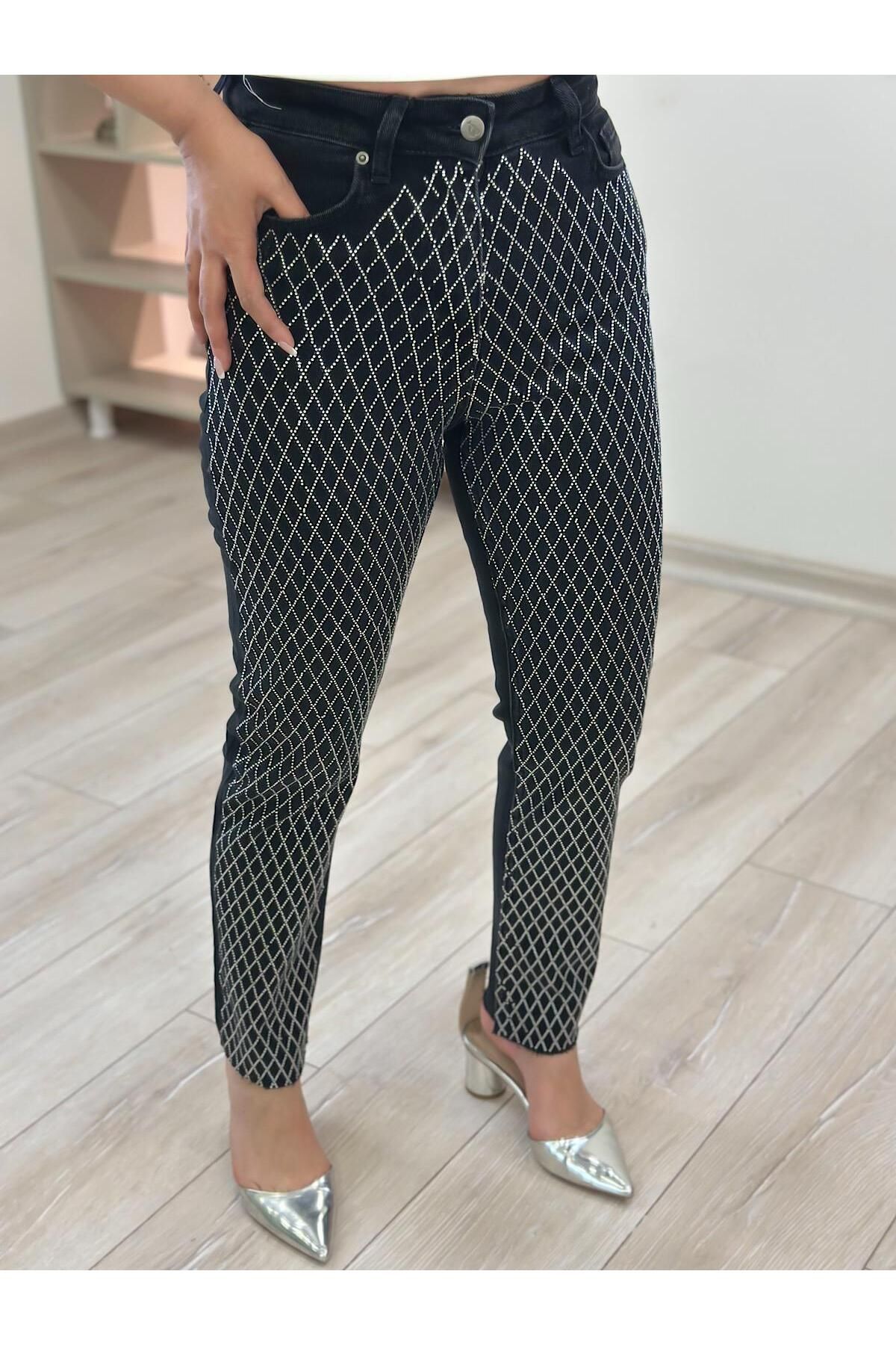 MELTEM TUĞAN Taşlı Mom Fit Jean FÜME