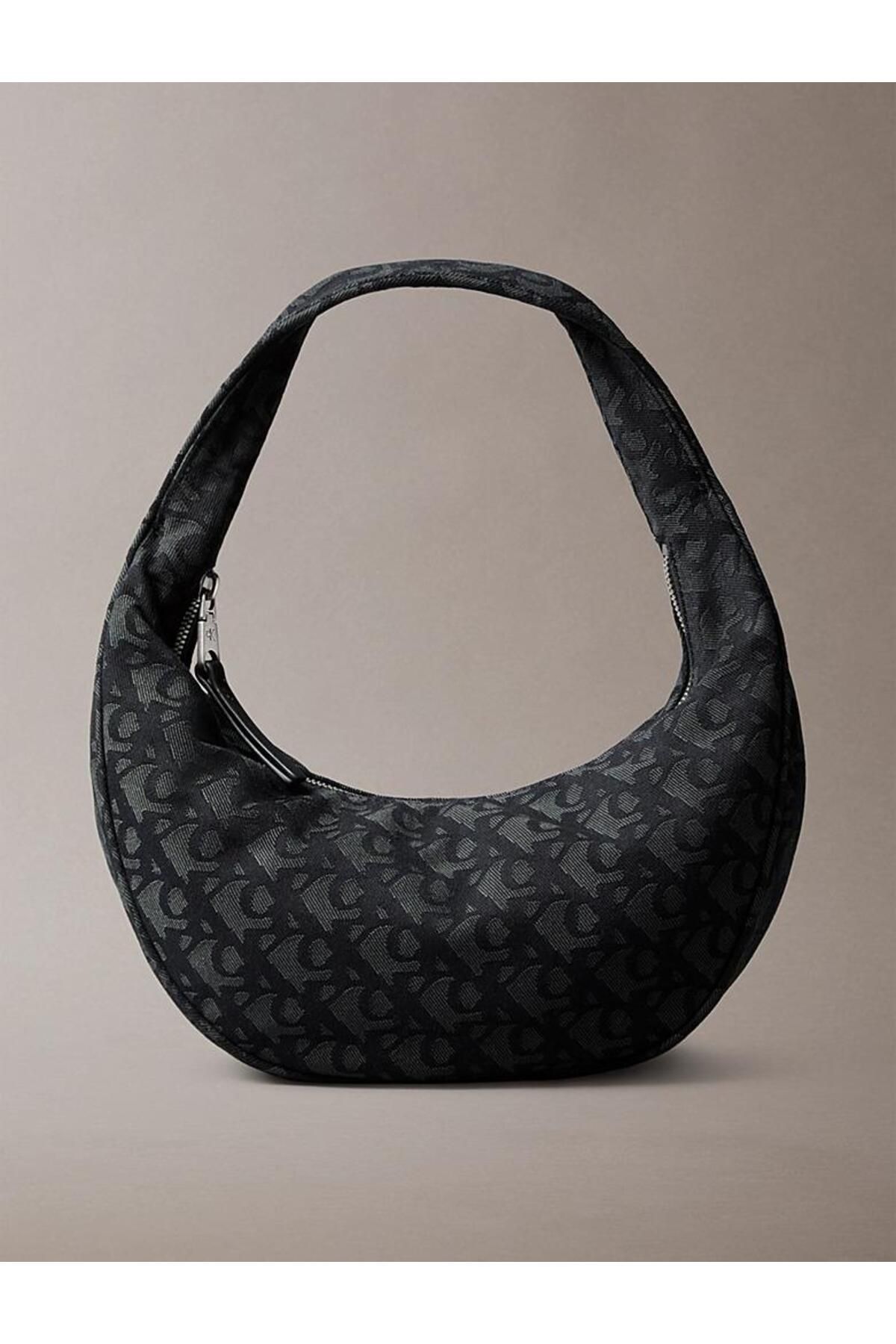 Calvin Klein CKJ MONOGRAM PINCHED MEDIUM SHOU