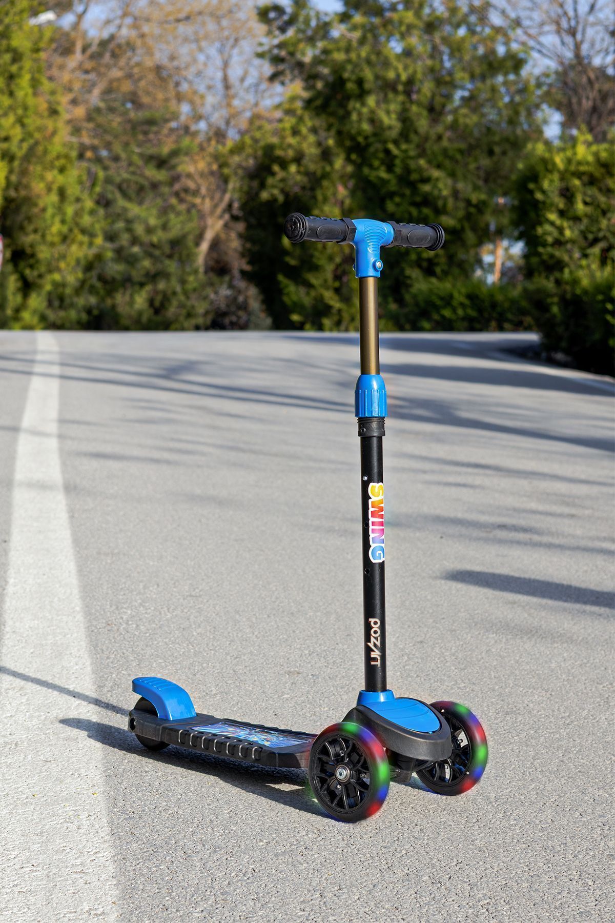 Swing Scooter Yeni Swing 3tekerli Led Işıklı 40Kğ Kapasiteli 3+Yaş Uygun