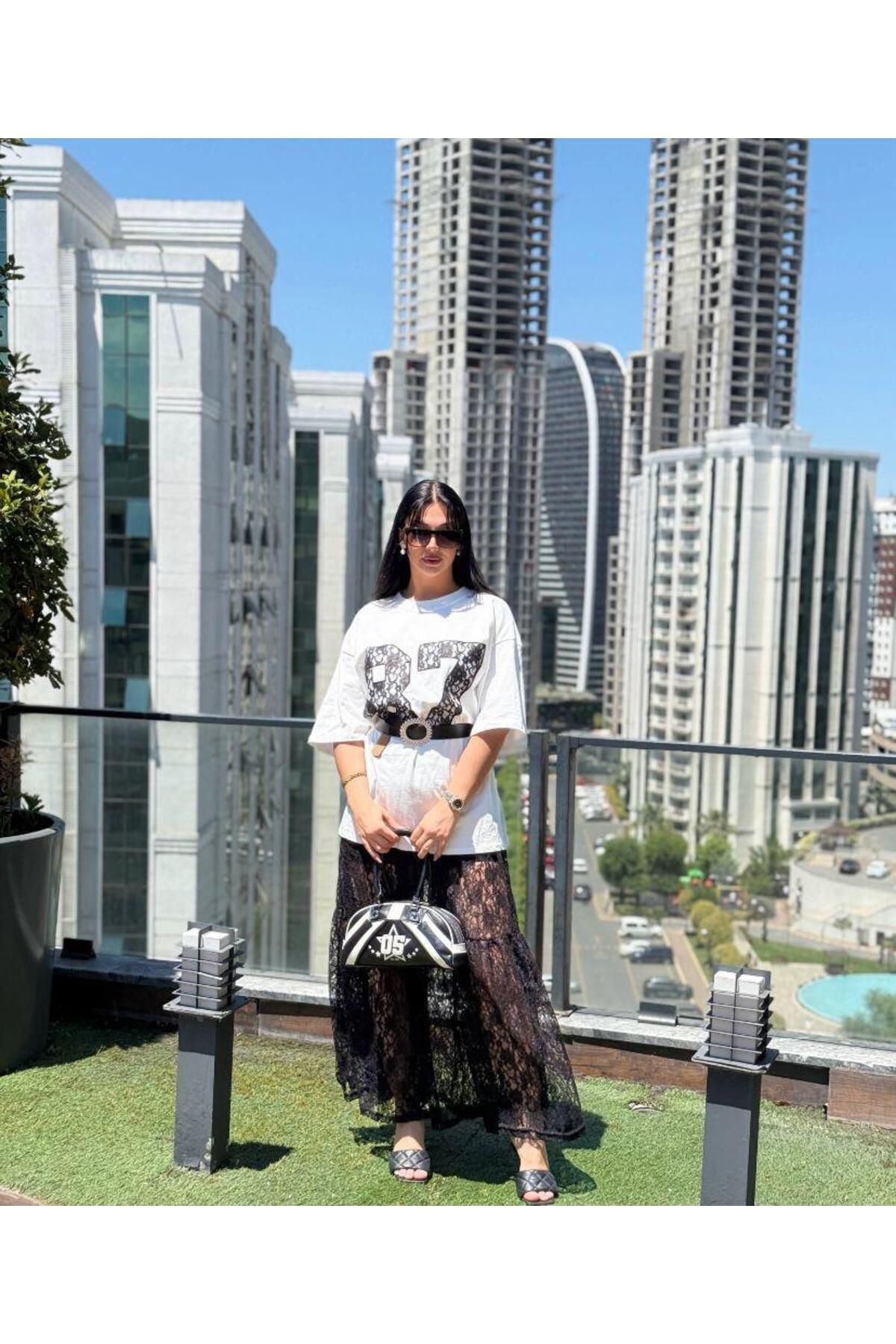 Fashion'S Kadın Siyah Dantel Detaylı Owersize T-shirt ve Astarsız Dantel Etek Alt/Üst Takım