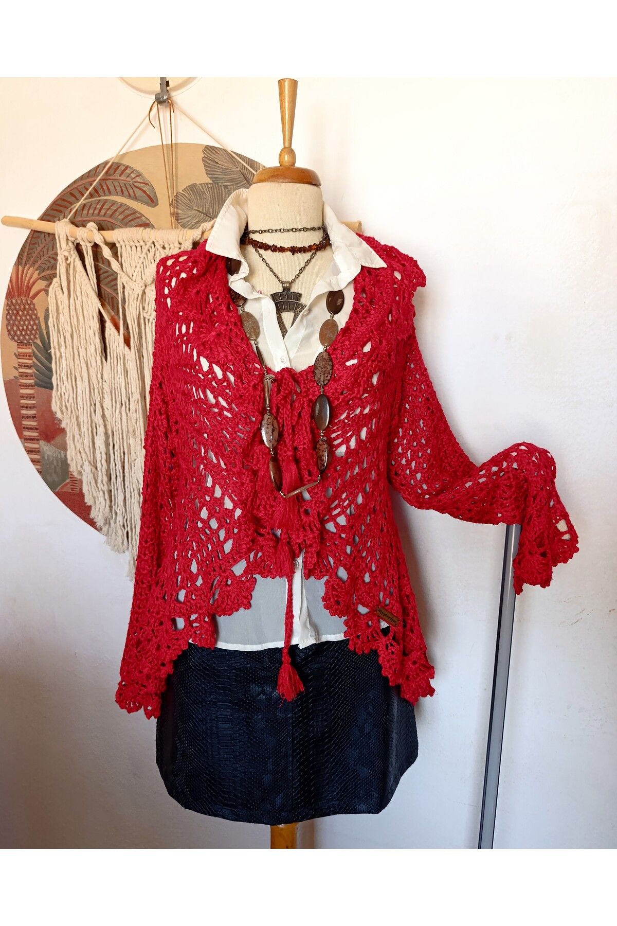 Hippybutik Kırmızı Viskon Koton Tığ Dokuma El İşi Dantel Volan Yaka Asimetri Romantik Tasarım Hırka