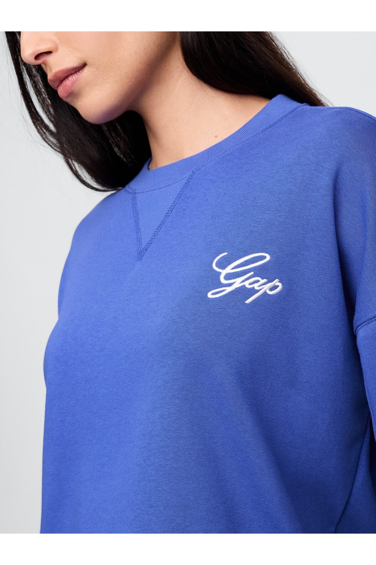 GAP Kadın Mavi VintageSoft Oversized Gap Logo Sweatshirt