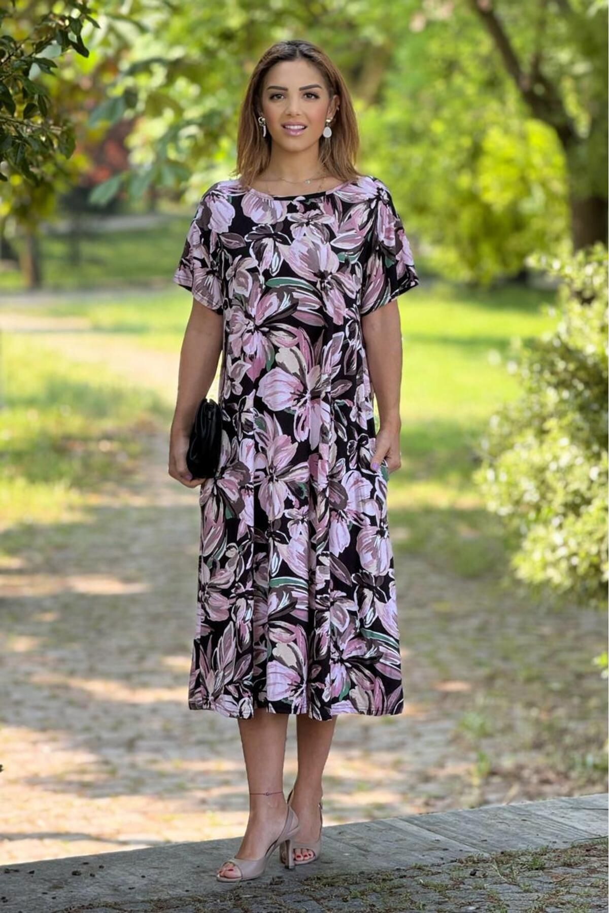 Nevin Kaya Moda Siyah Pembe Zambak Desenli Elbise