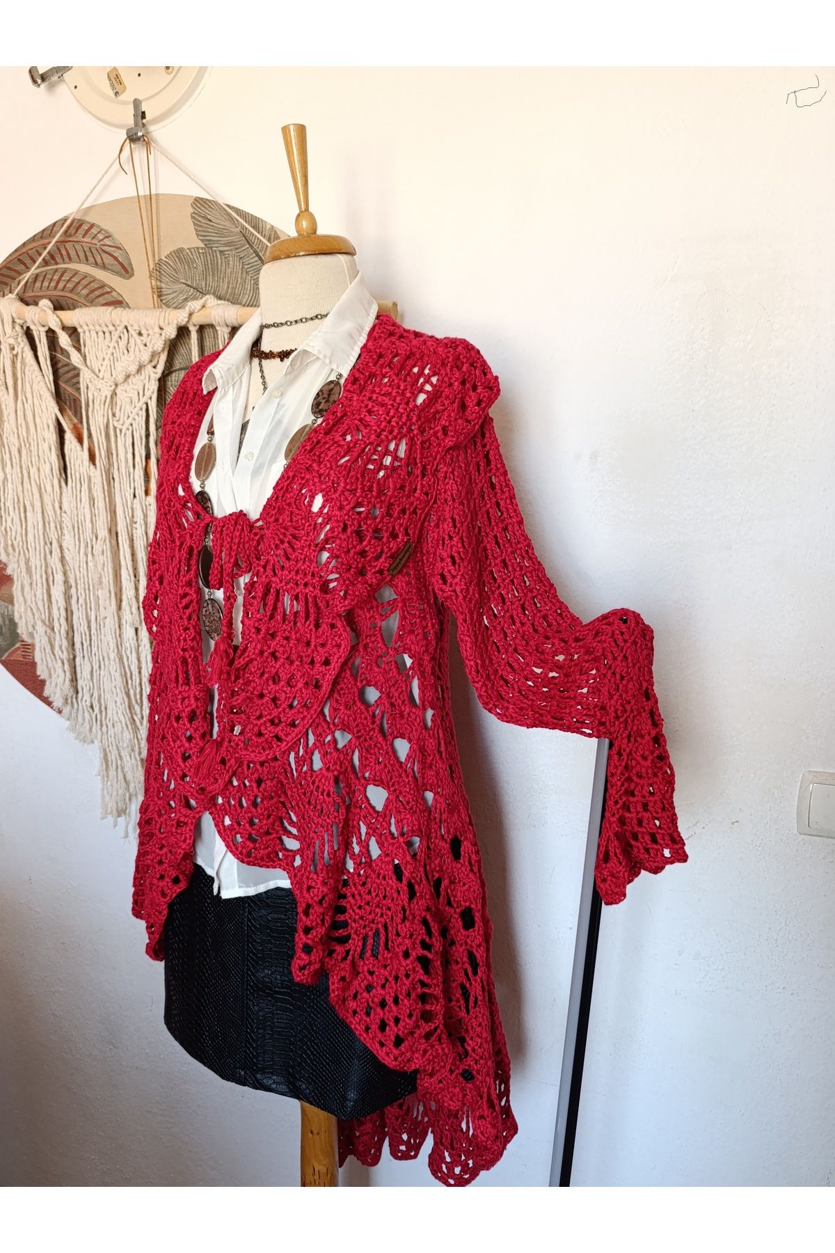 Hippybutik Kırmızı Viskon Koton Tığ Dokuma Dantel El İşi Volan Yakalı Romantik Tasarım Hırka