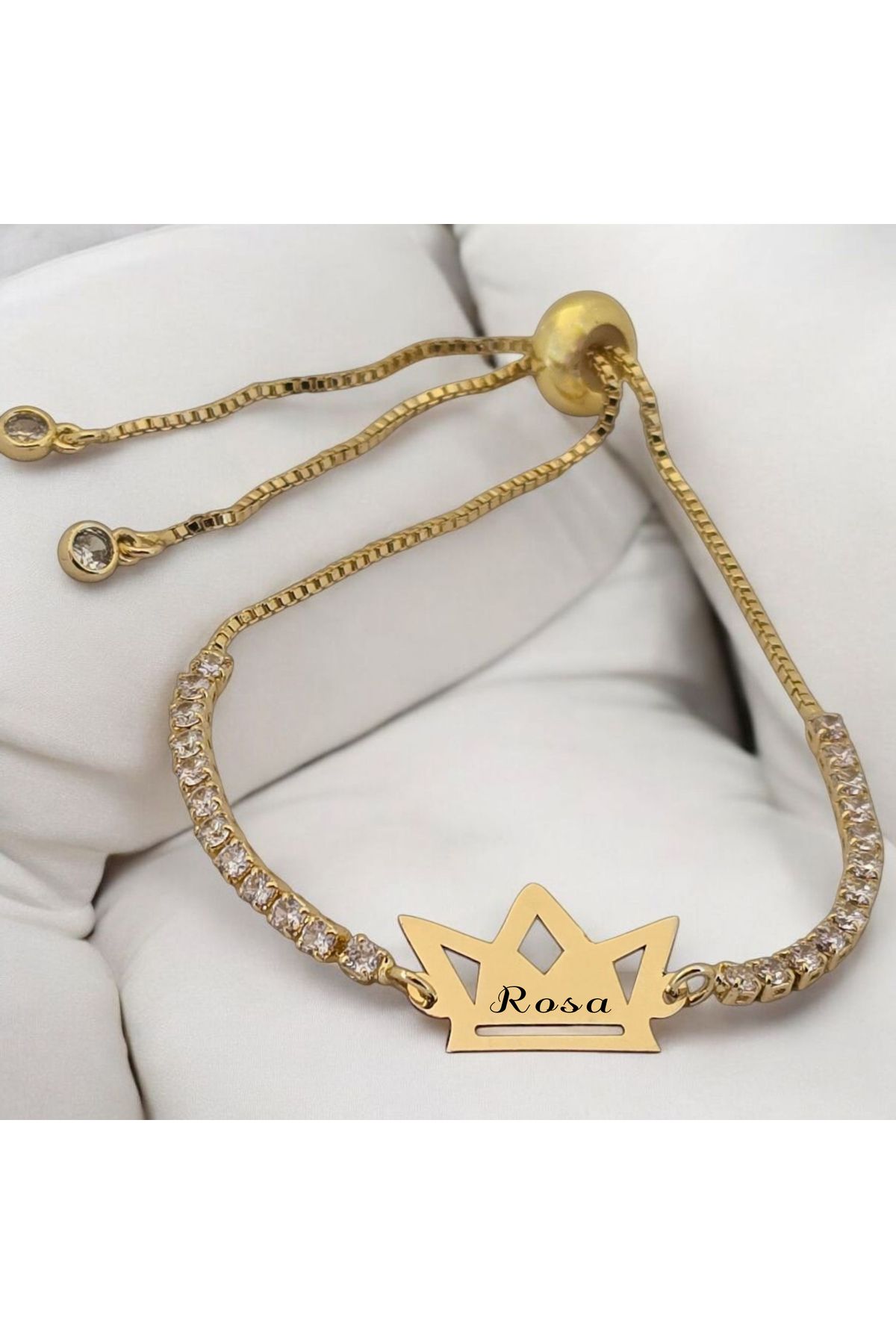ARCHINO GOLD Rosa İsmine Özel 14 Ayar Altın Plakalı Zincirli Taç Motifli Hediye Bileklik-471isim-beyaztaş