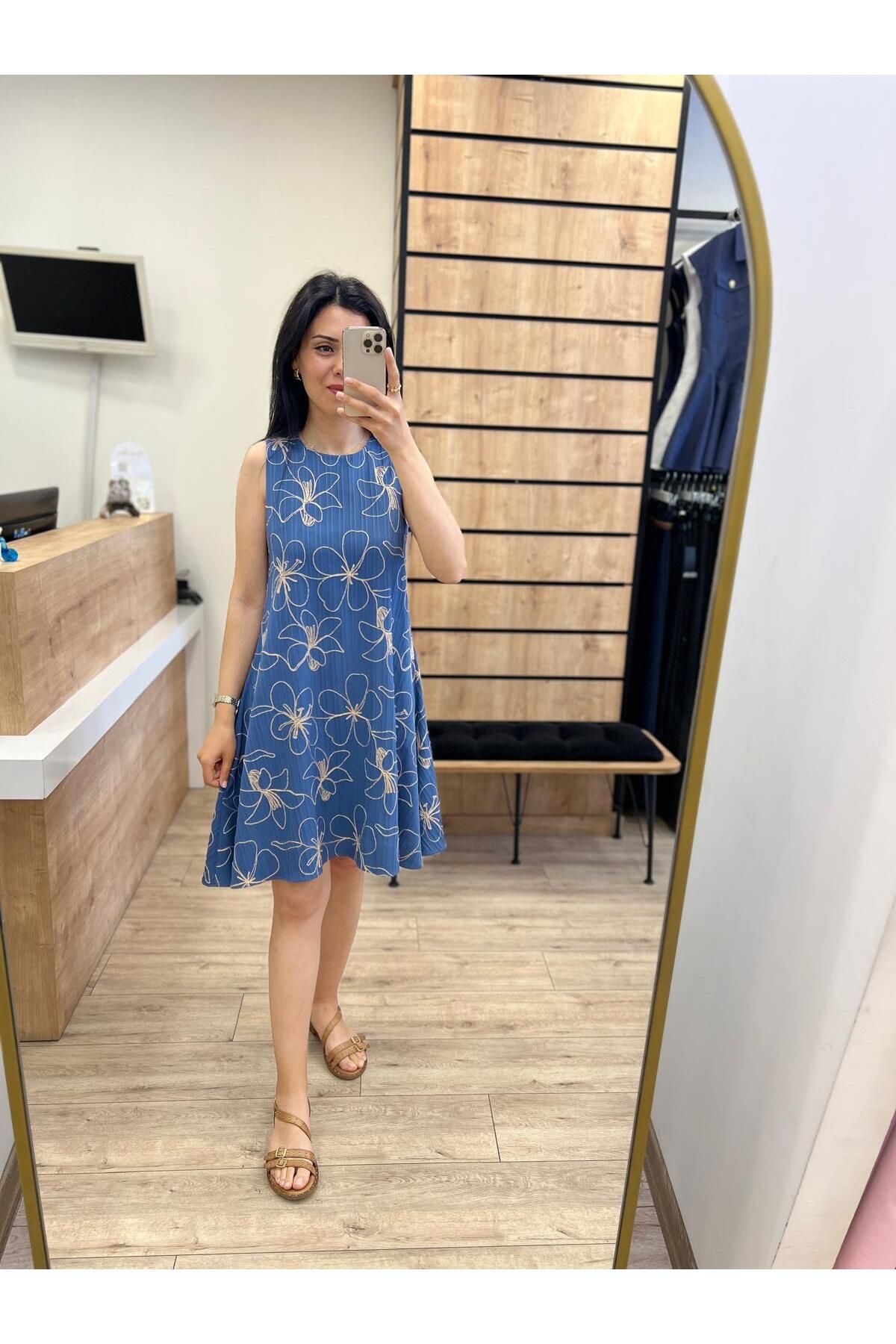 beyazmoda Mavi Premium Nakış İşlemeli Elbise