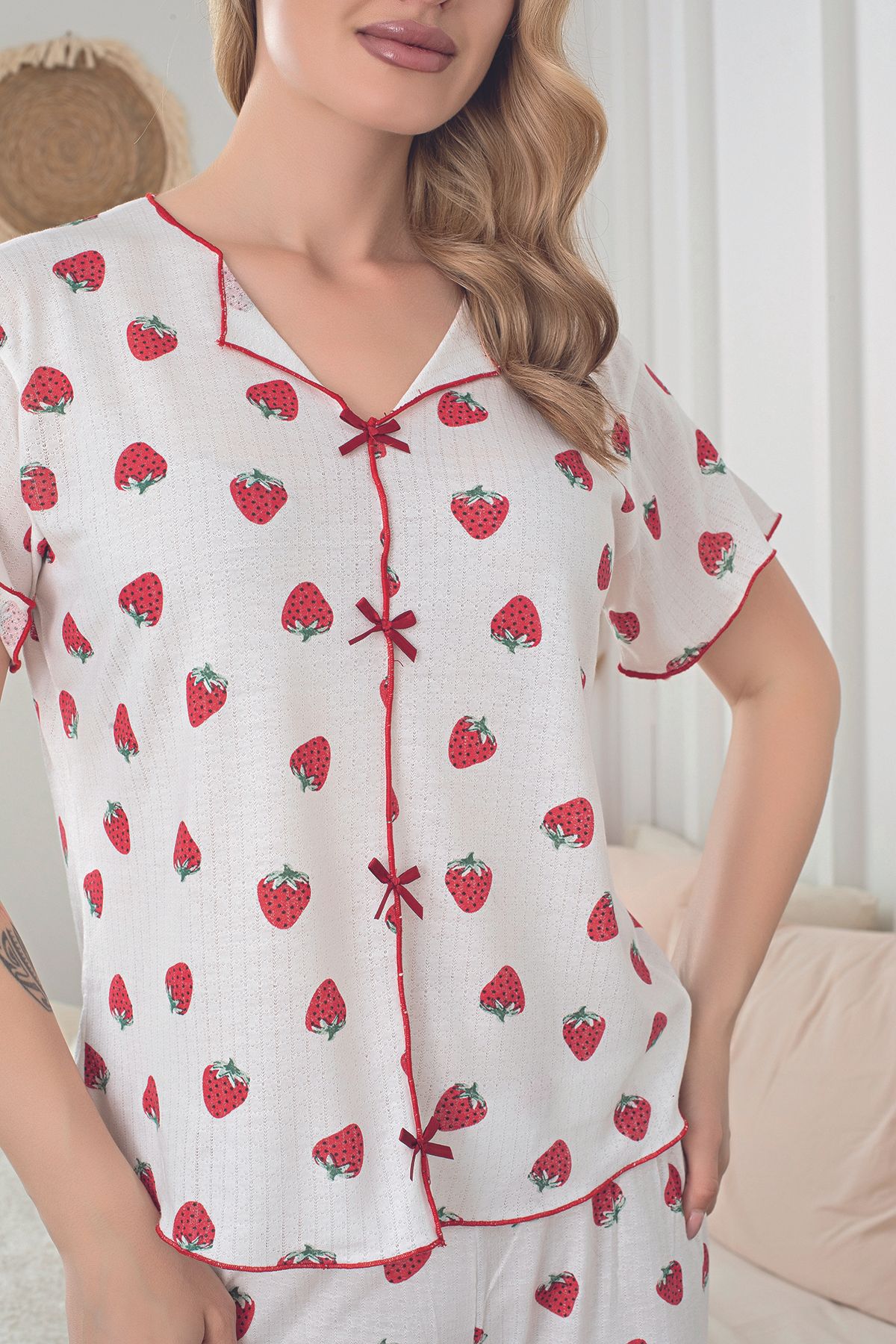 Sude HOMEWEAR KADIN ÖRME KUMAŞ STRAWBERRY PATTERN KISA KOL ŞORTLU PİJAMA TAKIMI