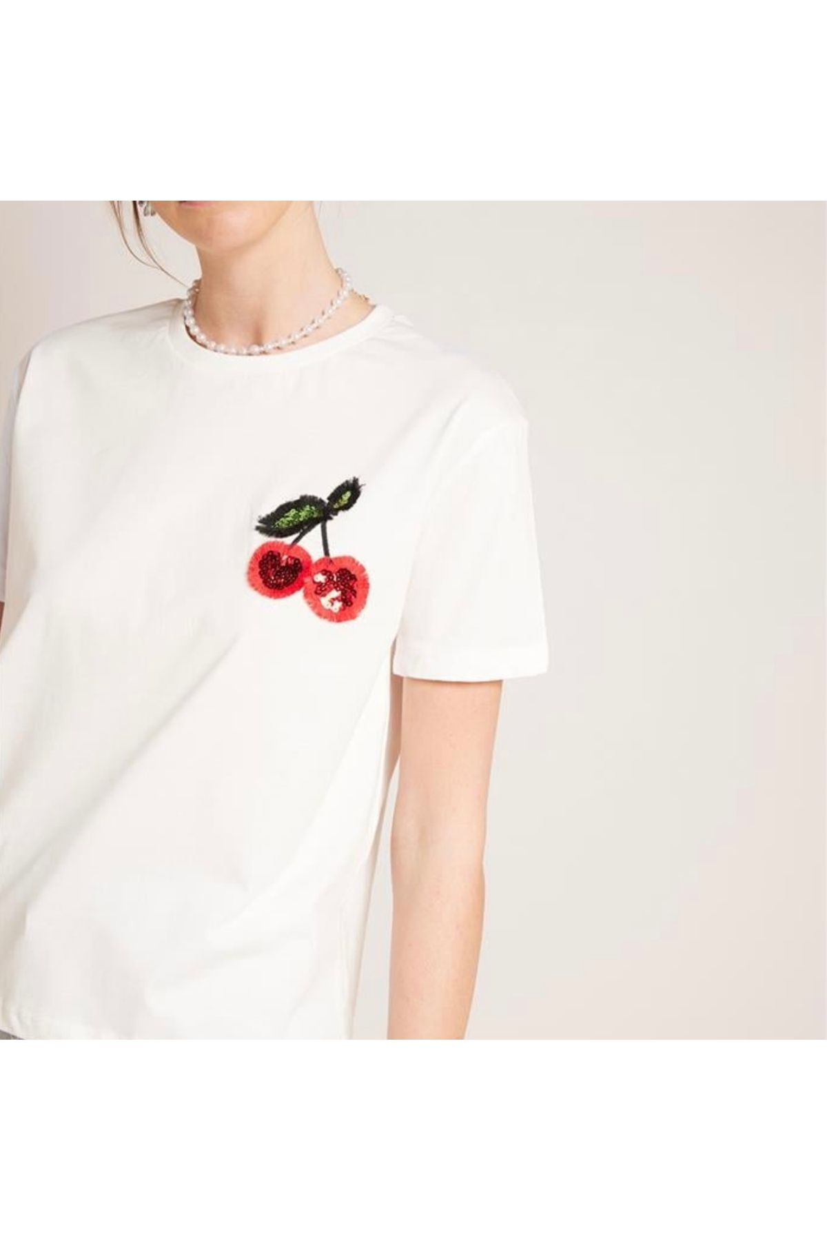 ESİN BOUTİQUE KİRAZ NAKIŞLI T-SHIRT