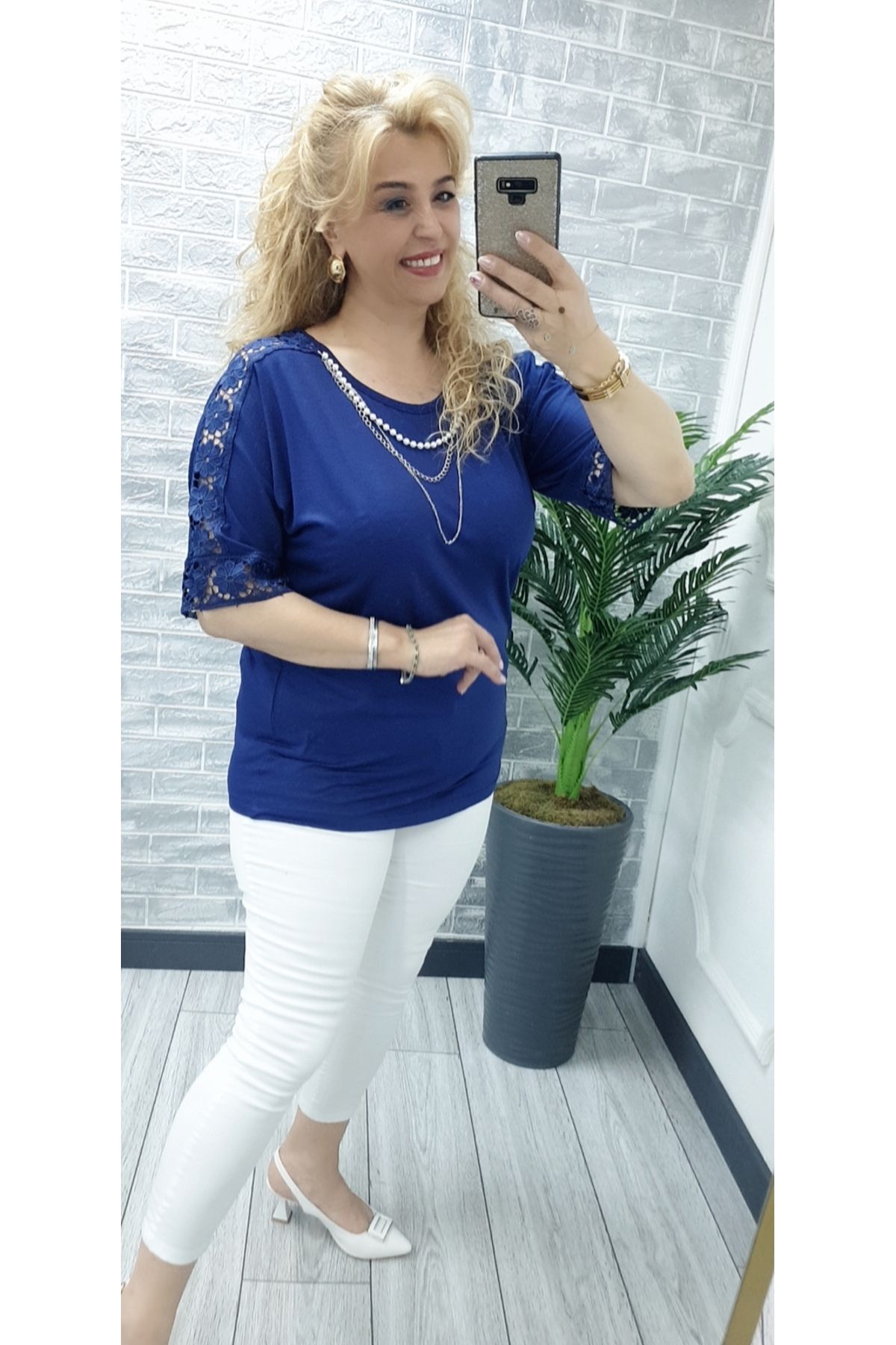 Esina Kadın Dantel ve İnci Kolye Detaylı Yarım Kol Viskon Bluz