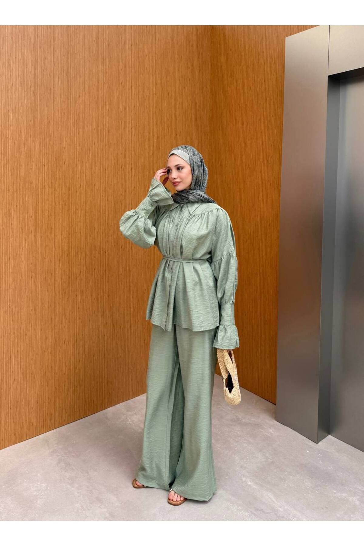 Butik Stunning Sheer Robe