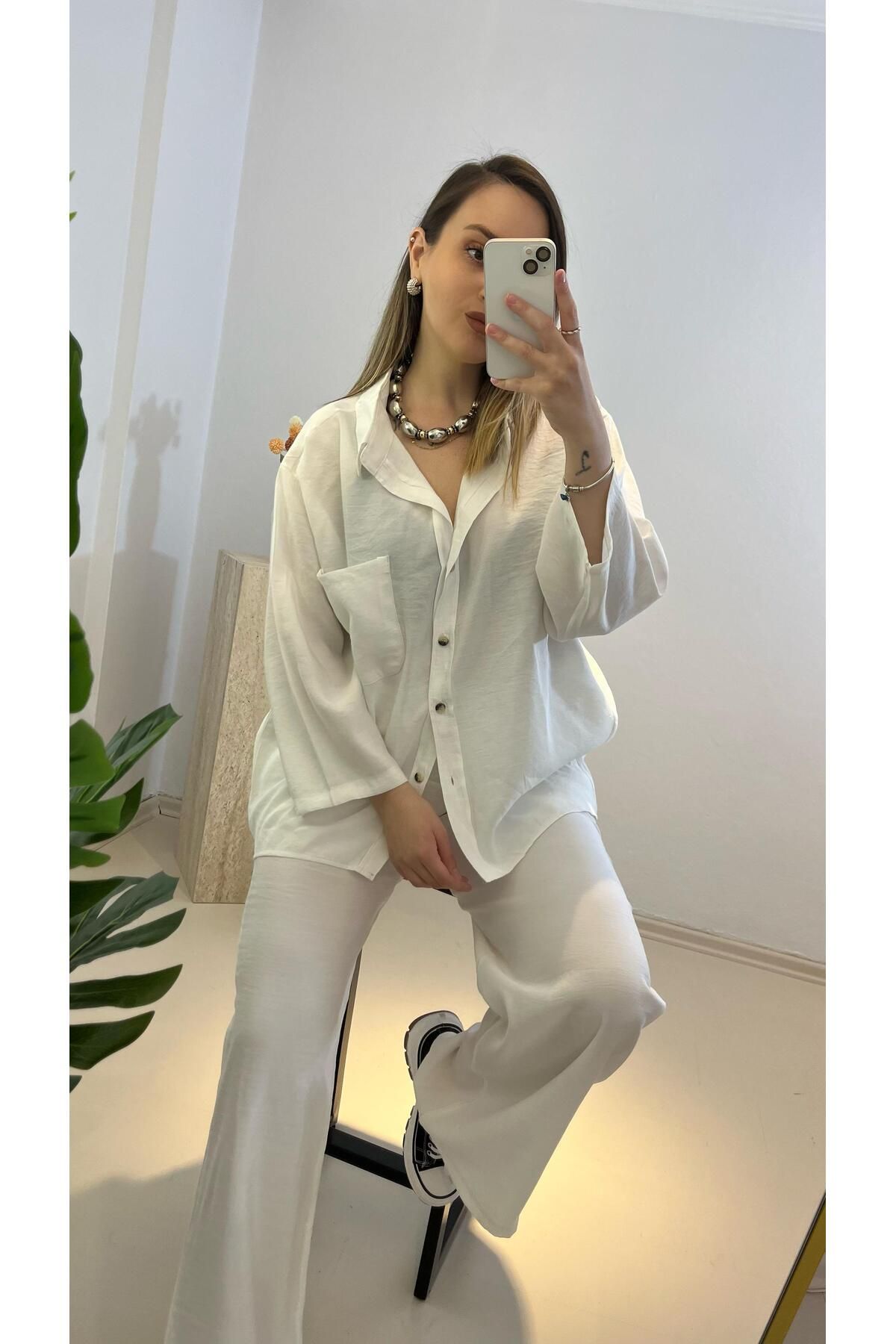 Butik Beyaz pantolon gömlek takım