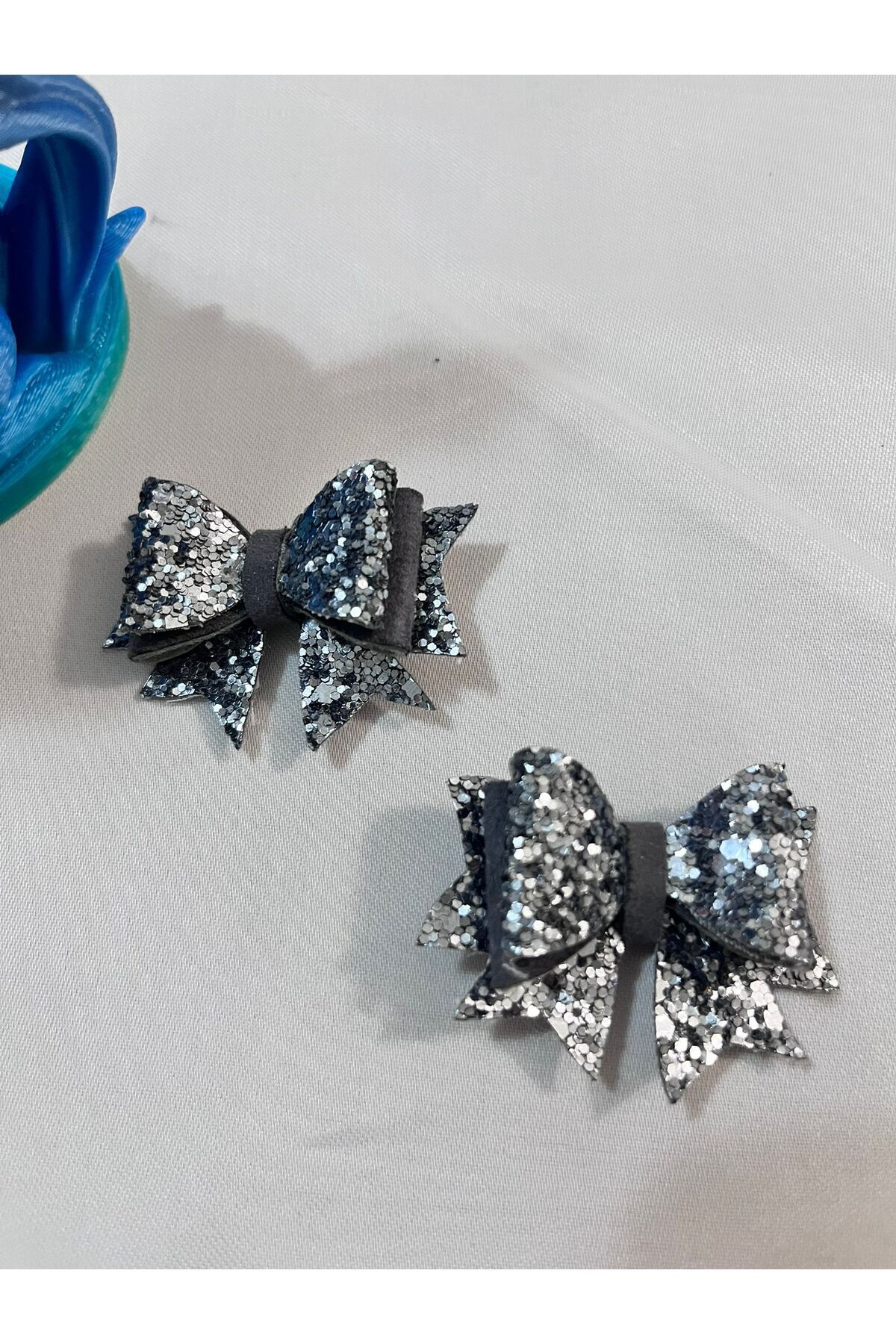 TIGEA Accessories suni deri ışıltılı fiyonk toka İKİLİ