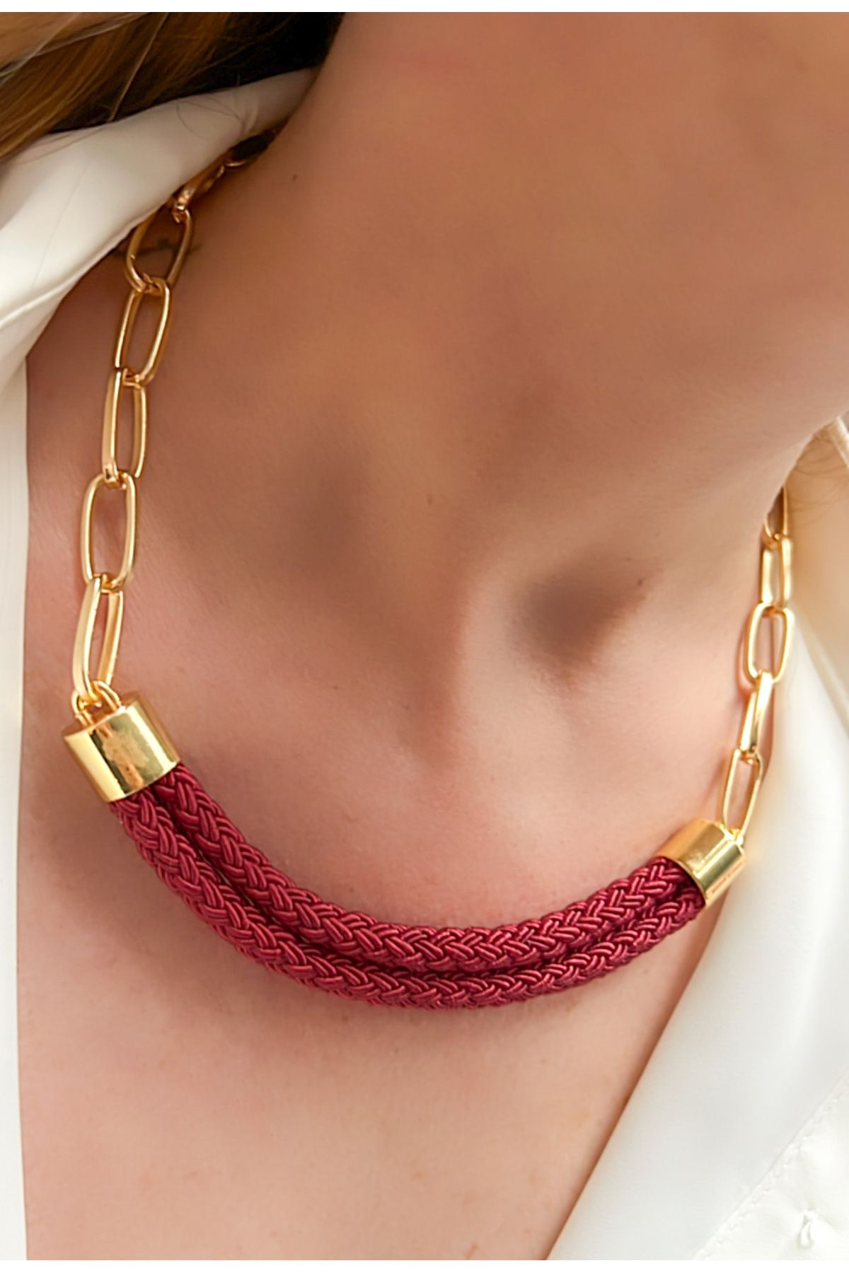 Kutcha Accessories Örgü Detaylı Zincirli Kısa Kolye – Altın Renkli Dokunuşlarla
