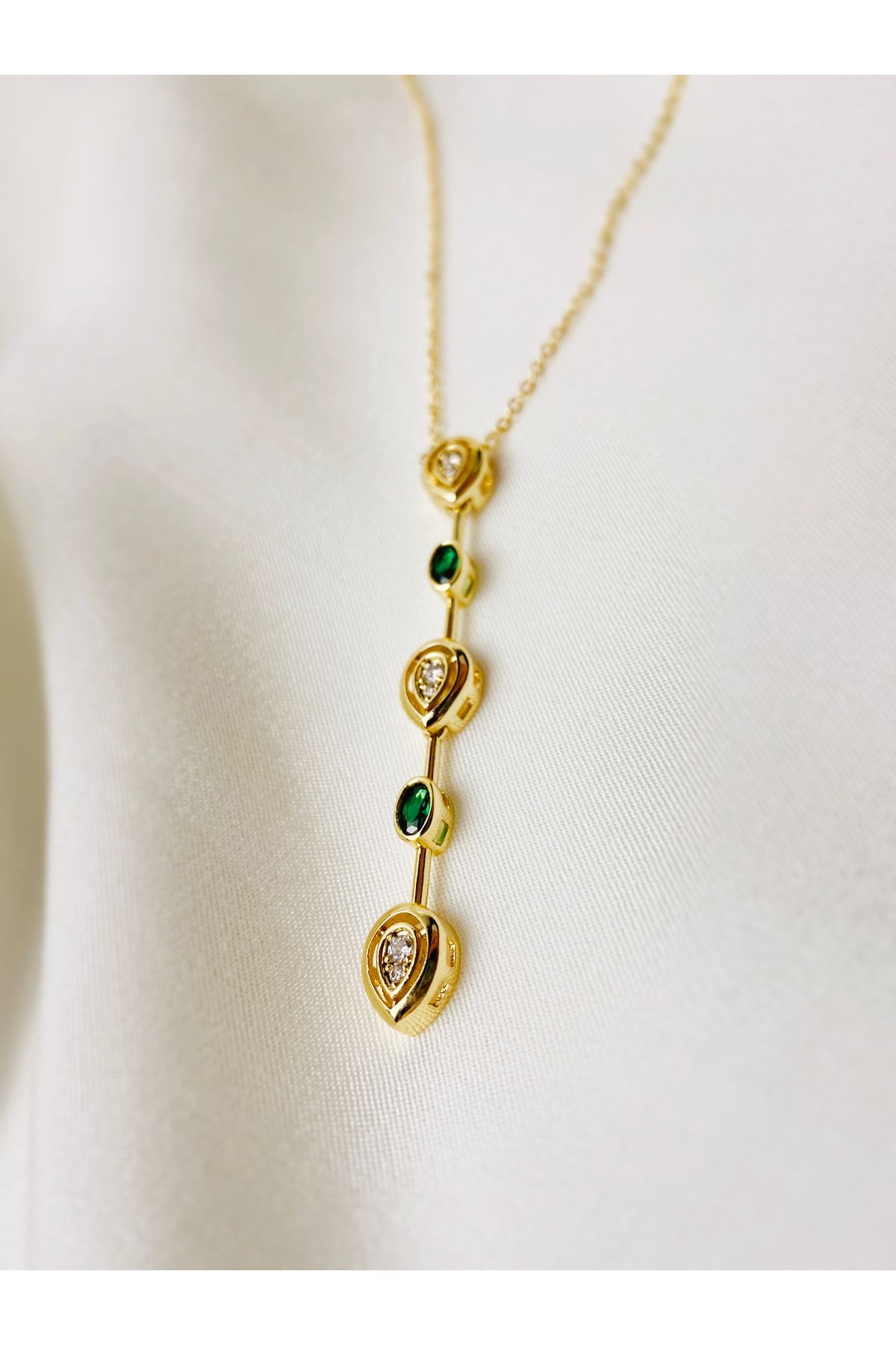 Voiste Taşlı Gold Y Kolye | Dekolte Kolye | Zarif ve Işıltılı Tasarım