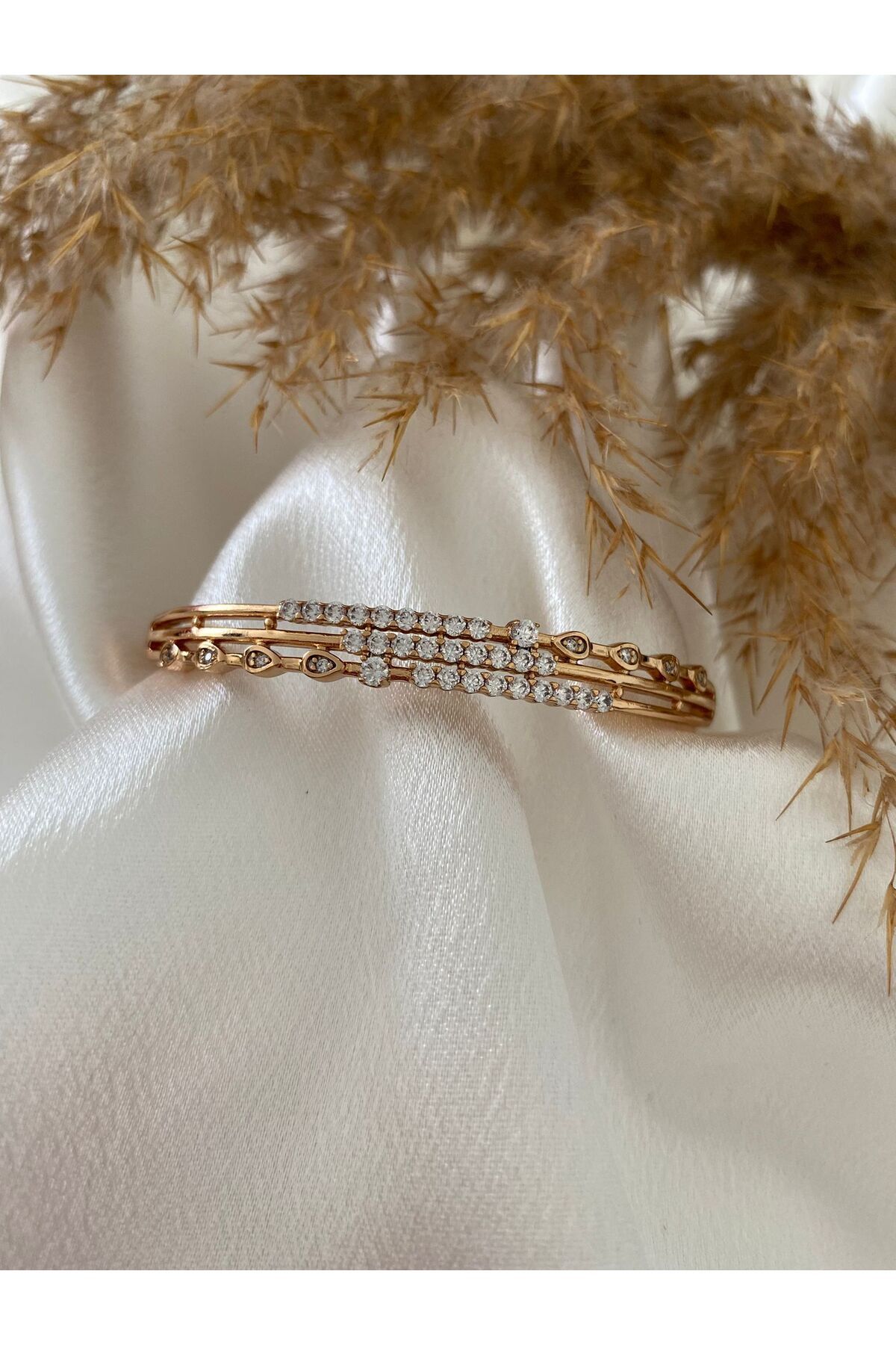 XUPING JEWELRY 3 Sıra Zirkon 14K Ayar Xupıng Çelik Kelepçe