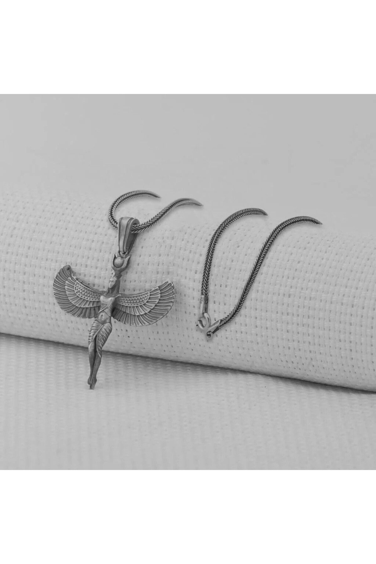 shop Antik Mısır tanrıcası İsis Figürlü Üç Boyutlu 925 Ayar Gümüş Erkek Kolye
